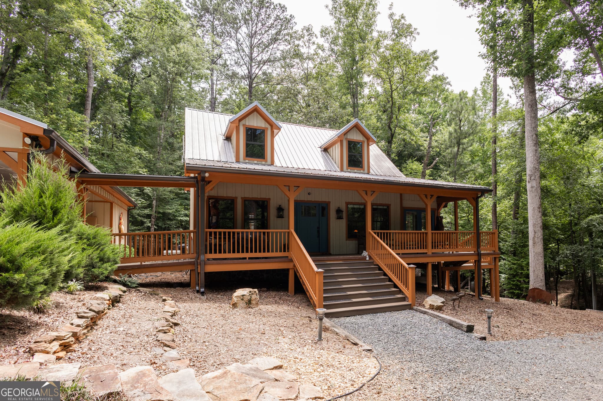 2 bedroom, 2.5 bathroom, 2,447 sq ft cabin,single family residence for sale at 411 Mayfield Road, Forsyth, GA 31029 — photo 6