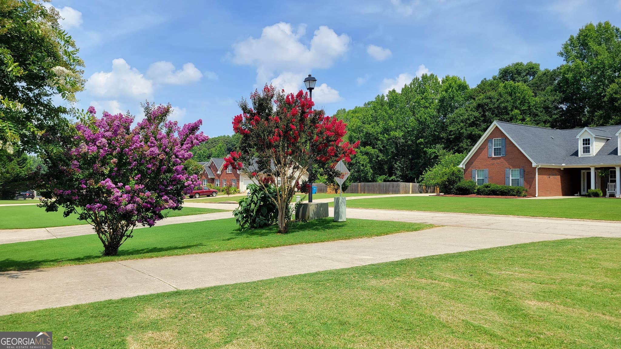 5 bedroom, 3.5 bathroom, 3,920 sq ft single family residence for sale at 371 Summit Chase Drive, Jefferson, GA 30549 — photo 2