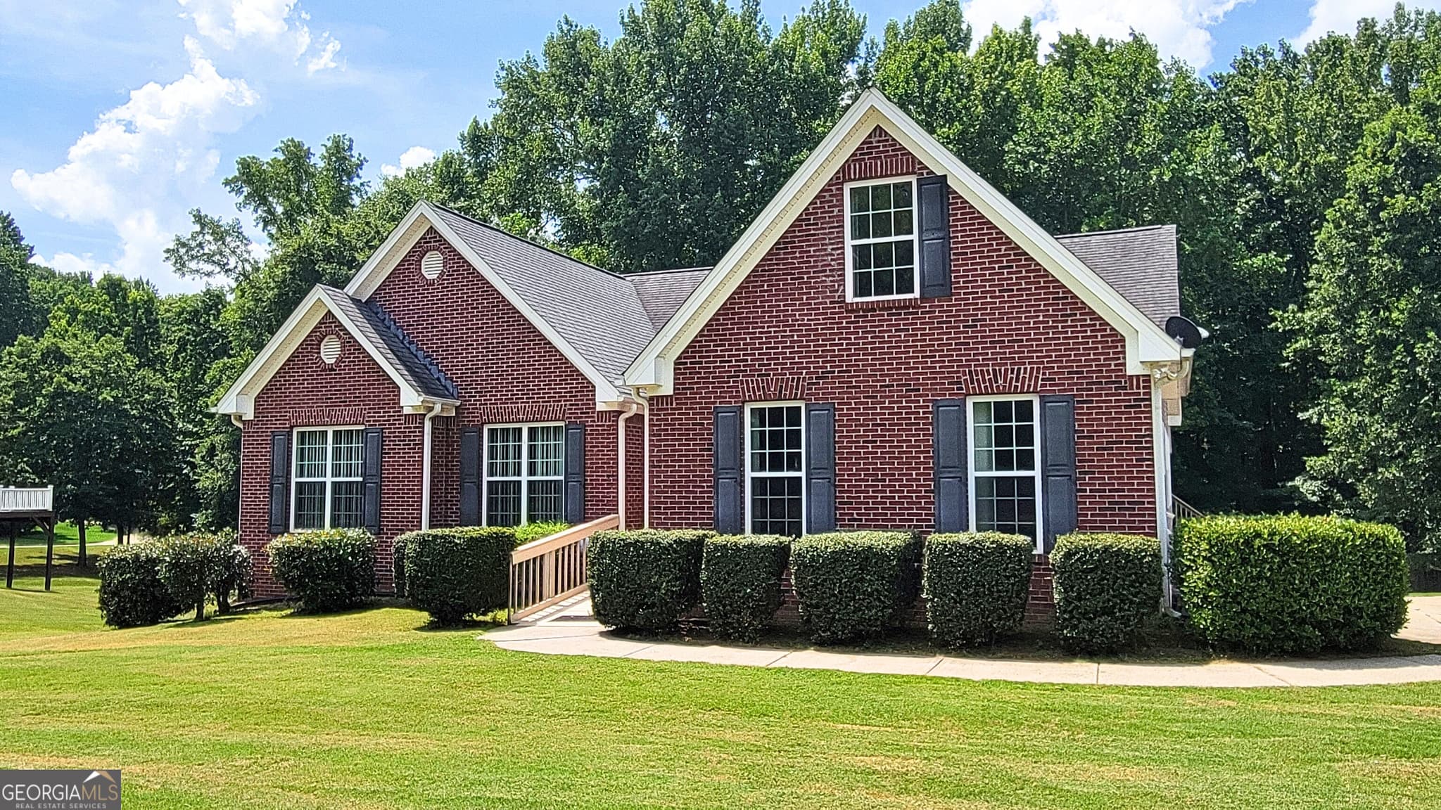 5 bedroom, 3.5 bathroom, 3,920 sq ft single family residence for sale at 371 Summit Chase Drive, Jefferson, GA 30549