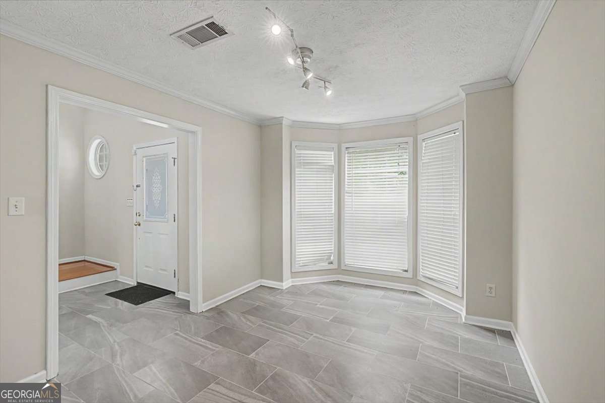 4 bedroom, 2.5 bathroom single family residence for rent at 665 Peachtree Trail Drive, Suwanee, GA 30024 for $2,400 a month — photo 5