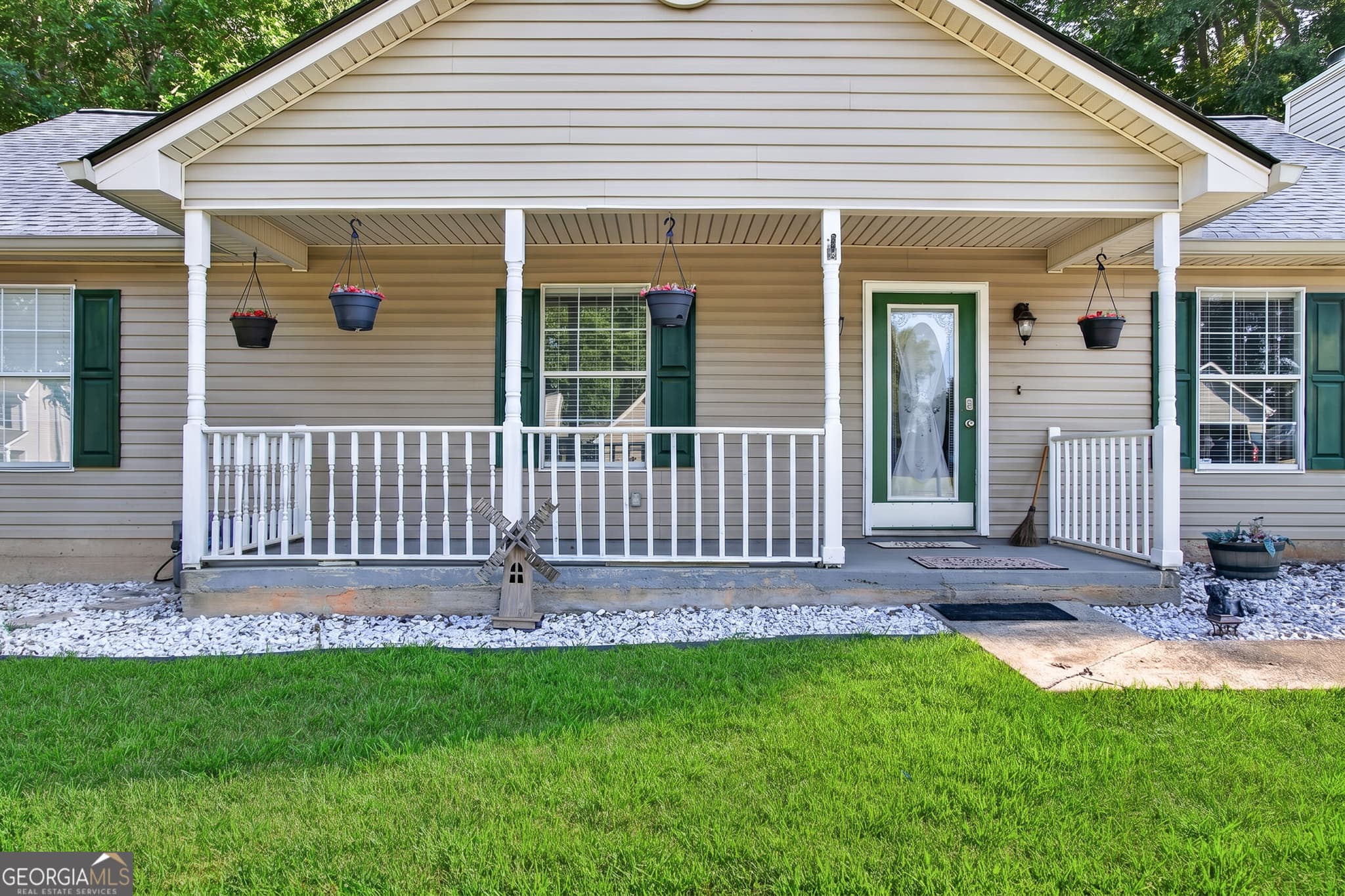 3 bedroom, 2 bathroom, 1,435 sq ft single family residence for sale at 932 Century Oak Drive, Winder, GA 30680 — photo 3