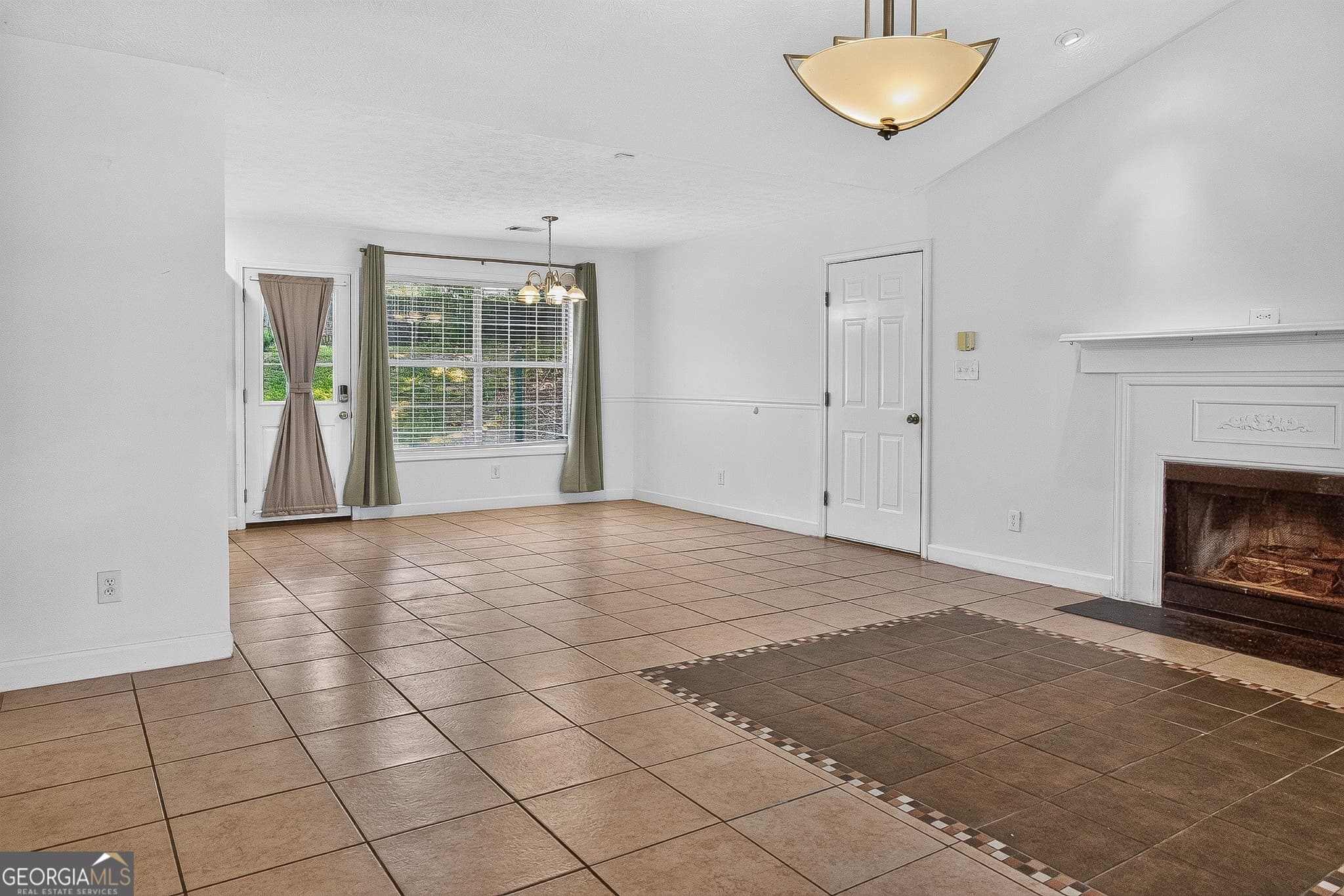 3 bedroom, 2 bathroom, 1,435 sq ft single family residence for sale at 932 Century Oak Drive, Winder, GA 30680 — photo 5