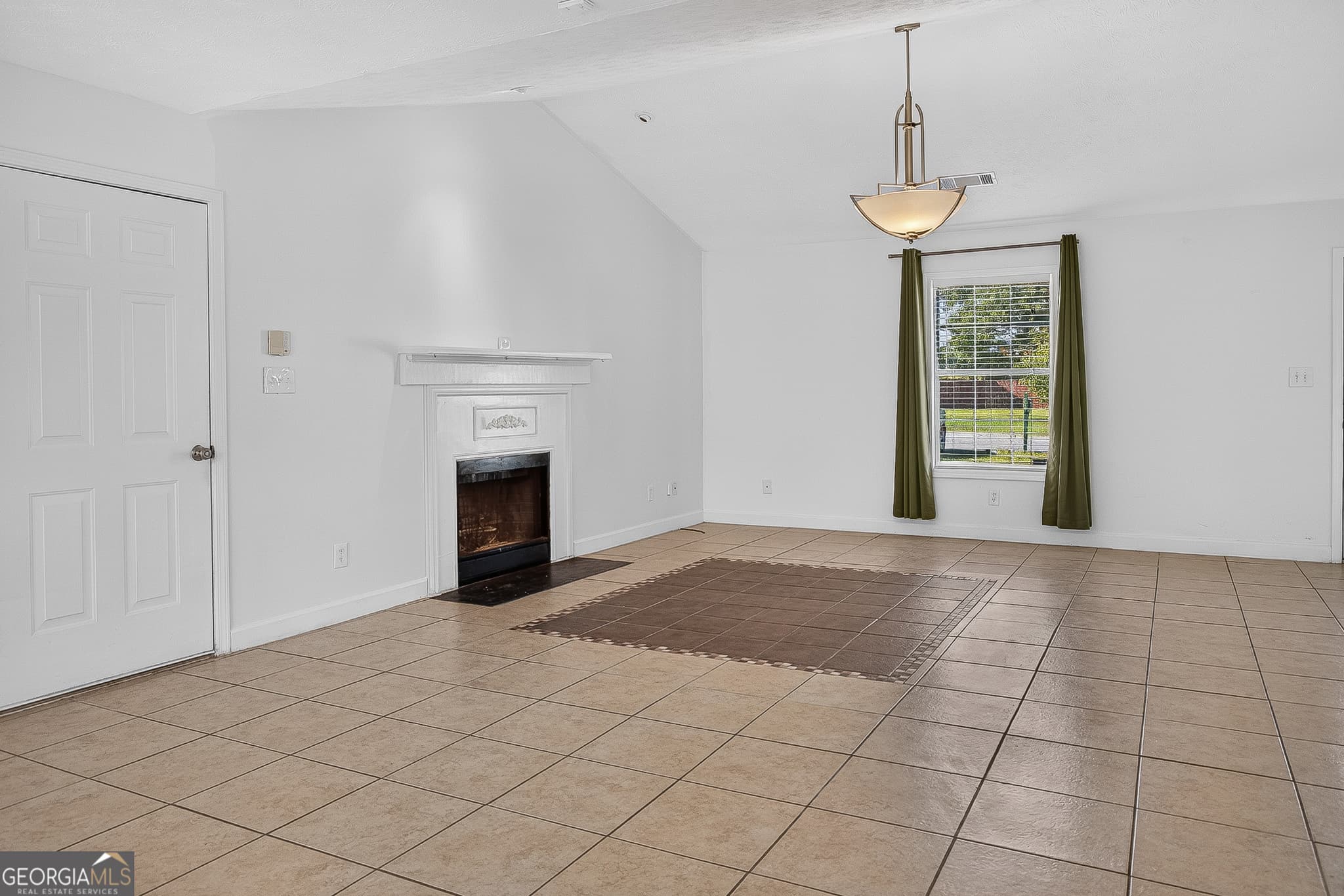 3 bedroom, 2 bathroom, 1,435 sq ft single family residence for sale at 932 Century Oak Drive, Winder, GA 30680 — photo 4