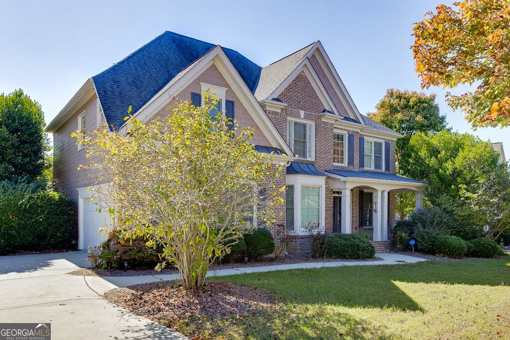 6 bedroom, 5 bathroom, 4,995 sq ft single family residence for sale at 7708 Sleepy Lagoon Way, Flowery Branch, GA 30542 — photo 2