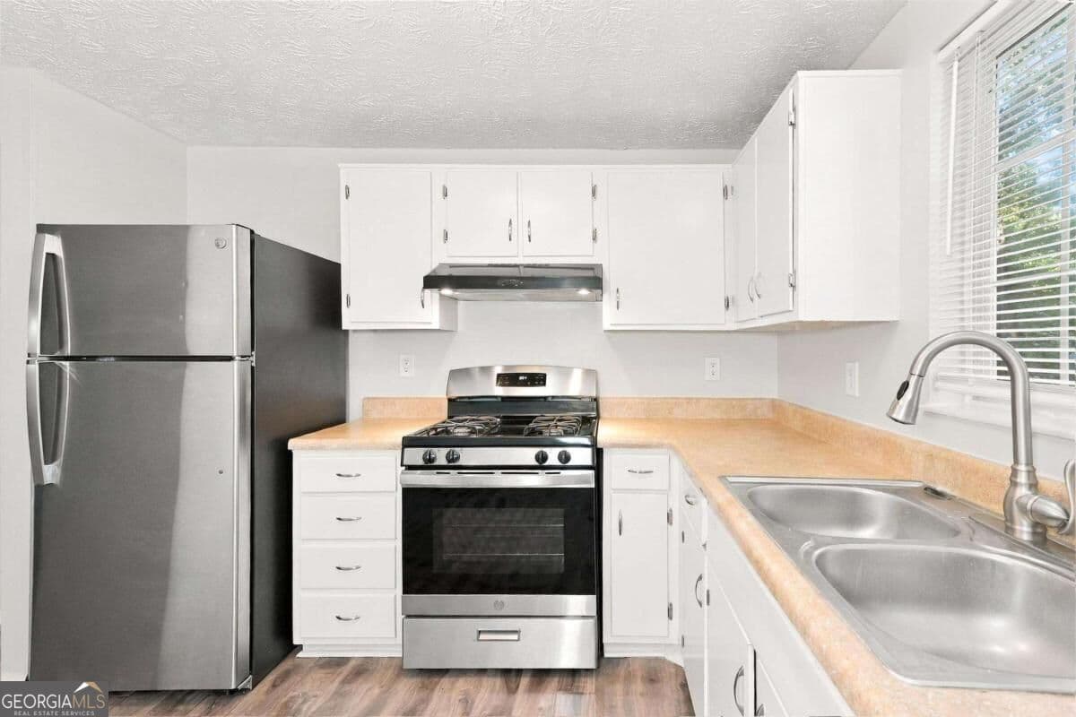 3 bedroom, 3 bathroom single family residence for rent at 5131 Rockborough Trail, Norcross, GA 30071 for $2,355 a month — photo 2