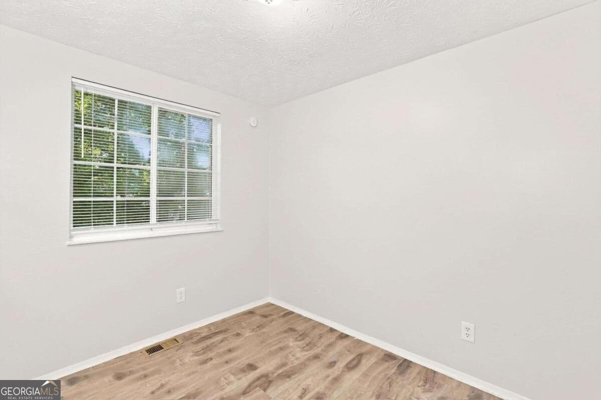 3 bedroom, 3 bathroom single family residence for rent at 5131 Rockborough Trail, Norcross, GA 30071 for $2,355 a month — photo 6