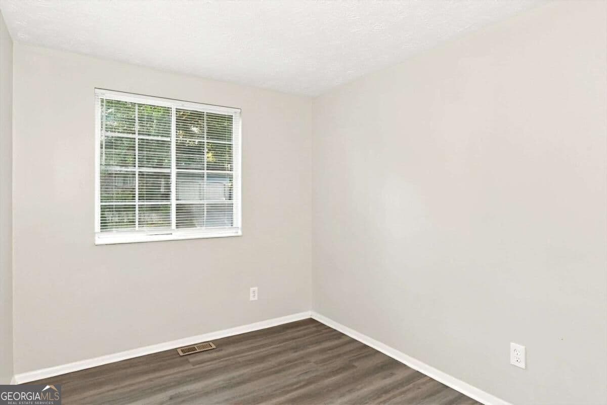 3 bedroom, 3 bathroom single family residence for rent at 5131 Rockborough Trail, Norcross, GA 30071 for $2,355 a month — photo 5