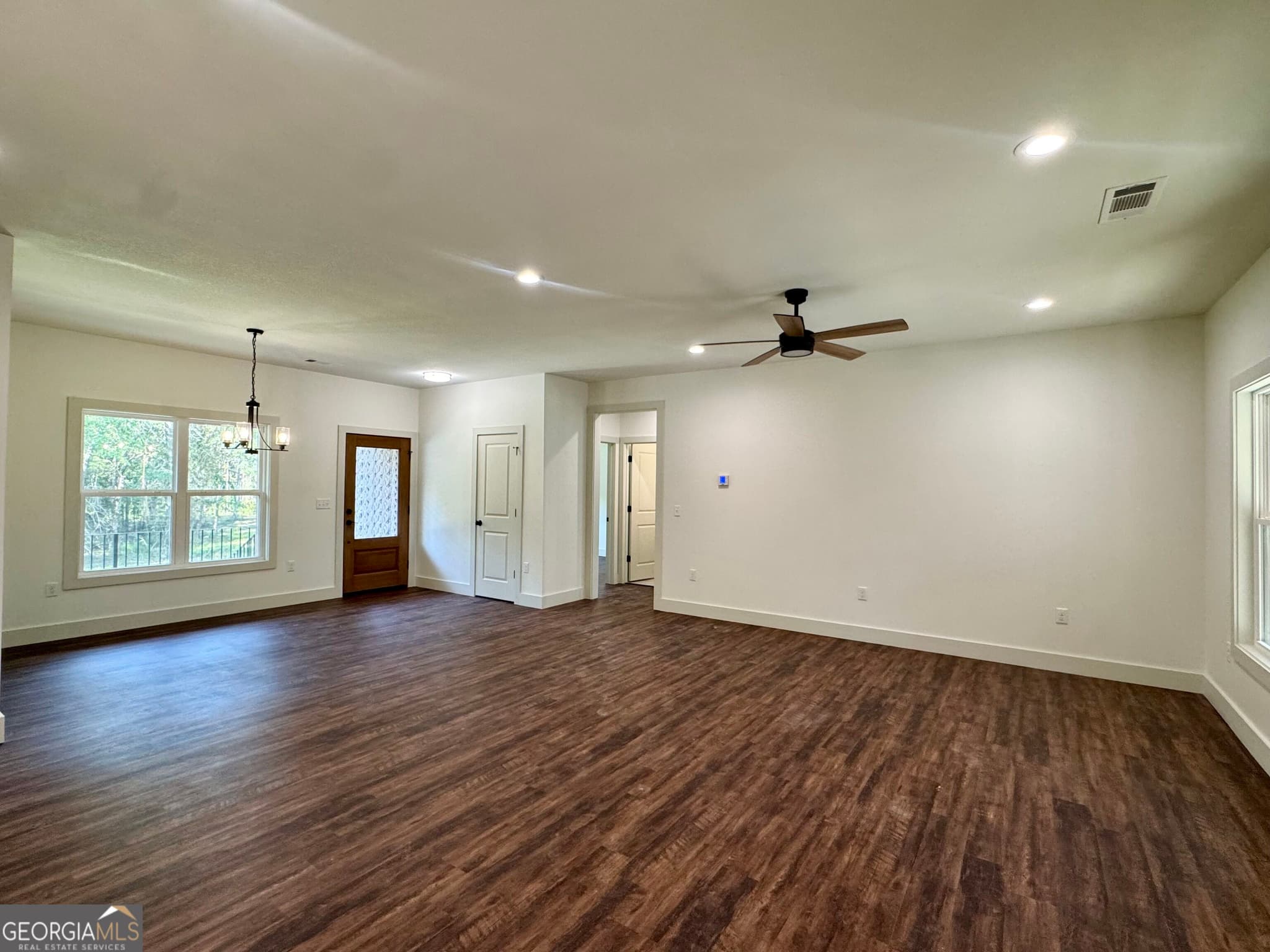 3 bedroom, 2 bathroom, 1,776 sq ft single family residence for sale at 160 Wood Oak Circle, Cochran, GA 31014 — photo 3
