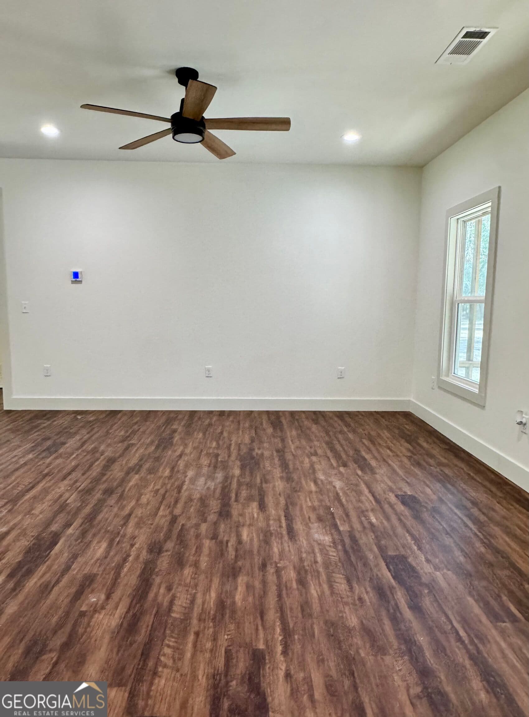 3 bedroom, 2 bathroom, 1,776 sq ft single family residence for sale at 160 Wood Oak Circle, Cochran, GA 31014 — photo 5