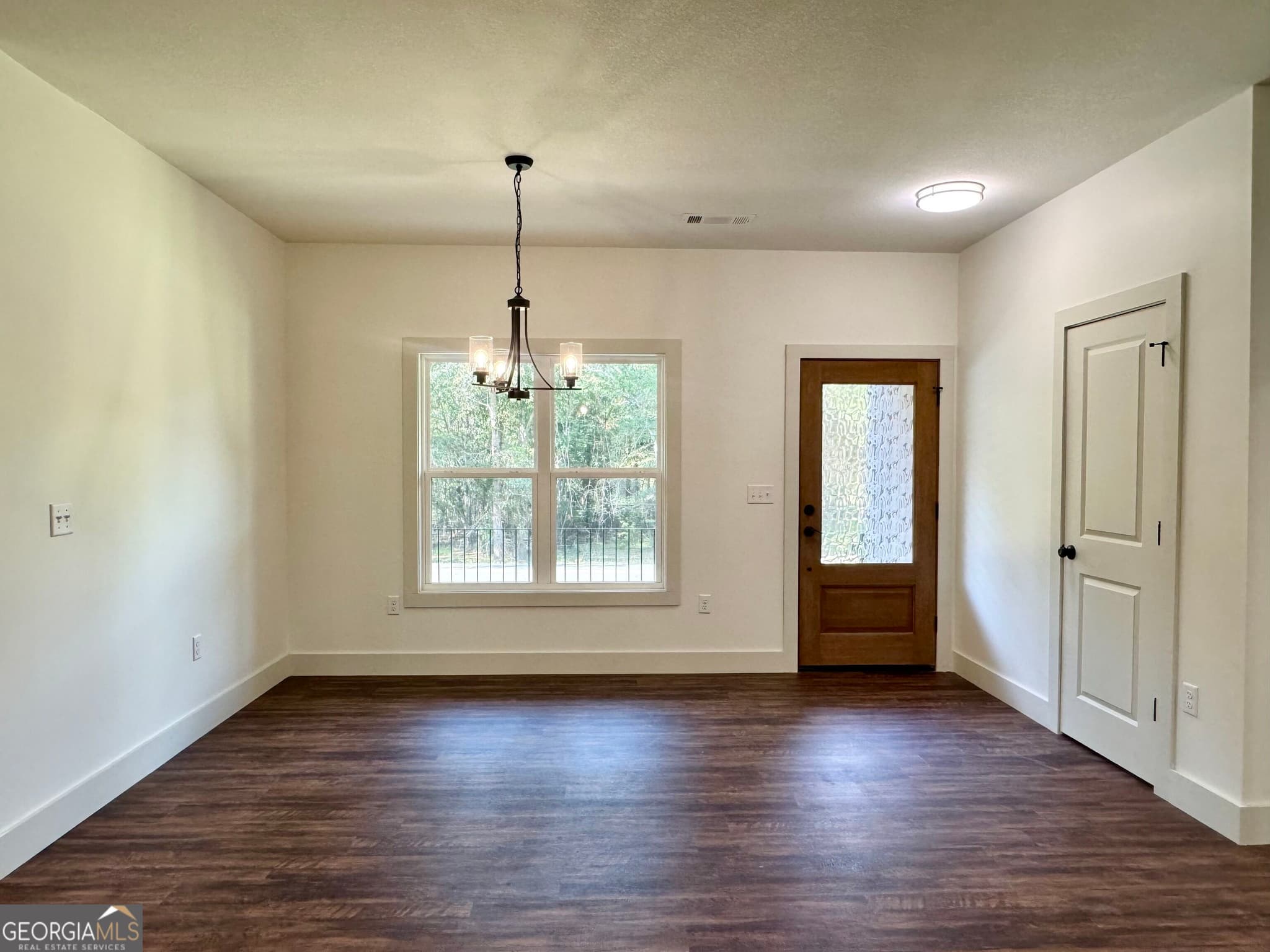 3 bedroom, 2 bathroom, 1,776 sq ft single family residence for sale at 160 Wood Oak Circle, Cochran, GA 31014 — photo 4
