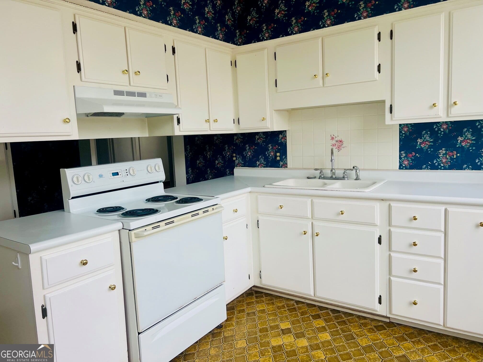 3 bedroom, 2.5 bathroom, 2,609 sq ft single family residence for sale at 40 S College Street, Metter, GA 30439 — photo 9
