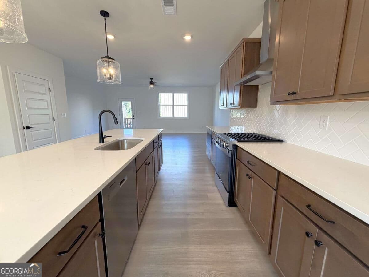 3 bedroom, 3.5 bathroom, 2,308 sq ft townhouse for sale at 5631 Peach Orchard Trail, Peachtree Corners, GA 30092 — photo 7