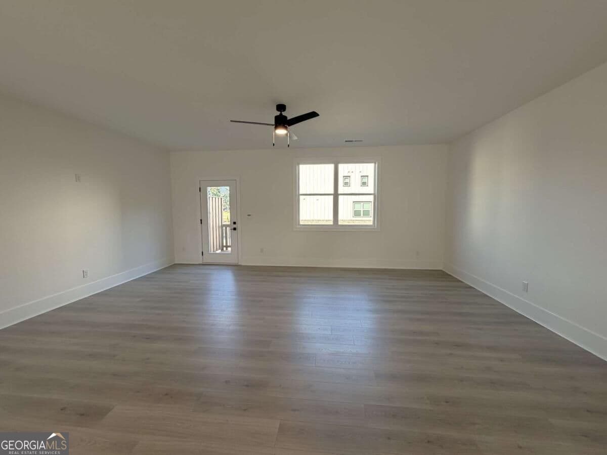 3 bedroom, 3.5 bathroom, 2,308 sq ft townhouse for sale at 5631 Peach Orchard Trail, Peachtree Corners, GA 30092 — photo 10