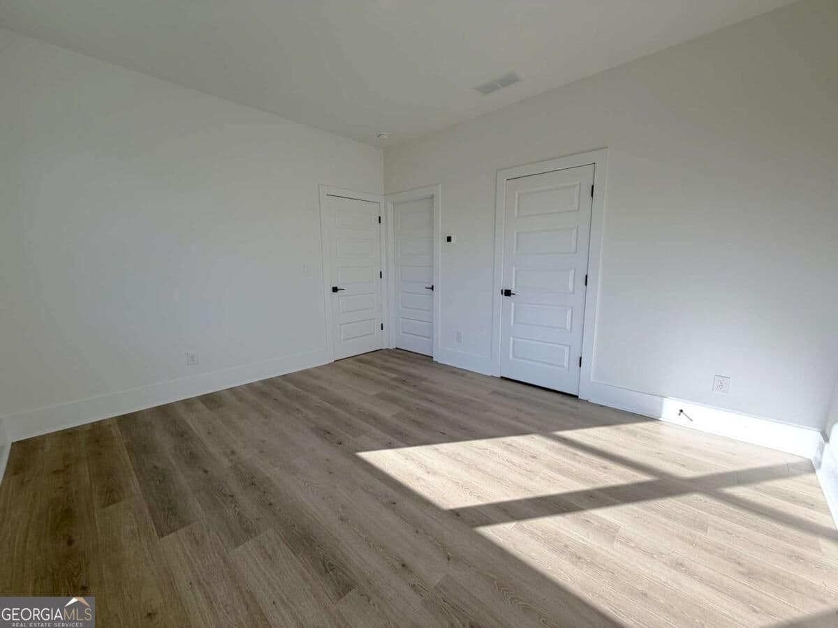3 bedroom, 3.5 bathroom, 2,308 sq ft townhouse for sale at 5631 Peach Orchard Trail, Peachtree Corners, GA 30092 — photo 4