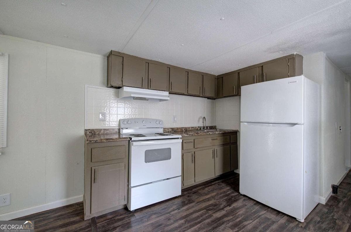 2 bedroom, 1 bathroom, 540 sq ft manufactured home,single family residence for rent at 242 W Big Indian Trail, Rome, GA 30165 for $1,200 a month — photo 4