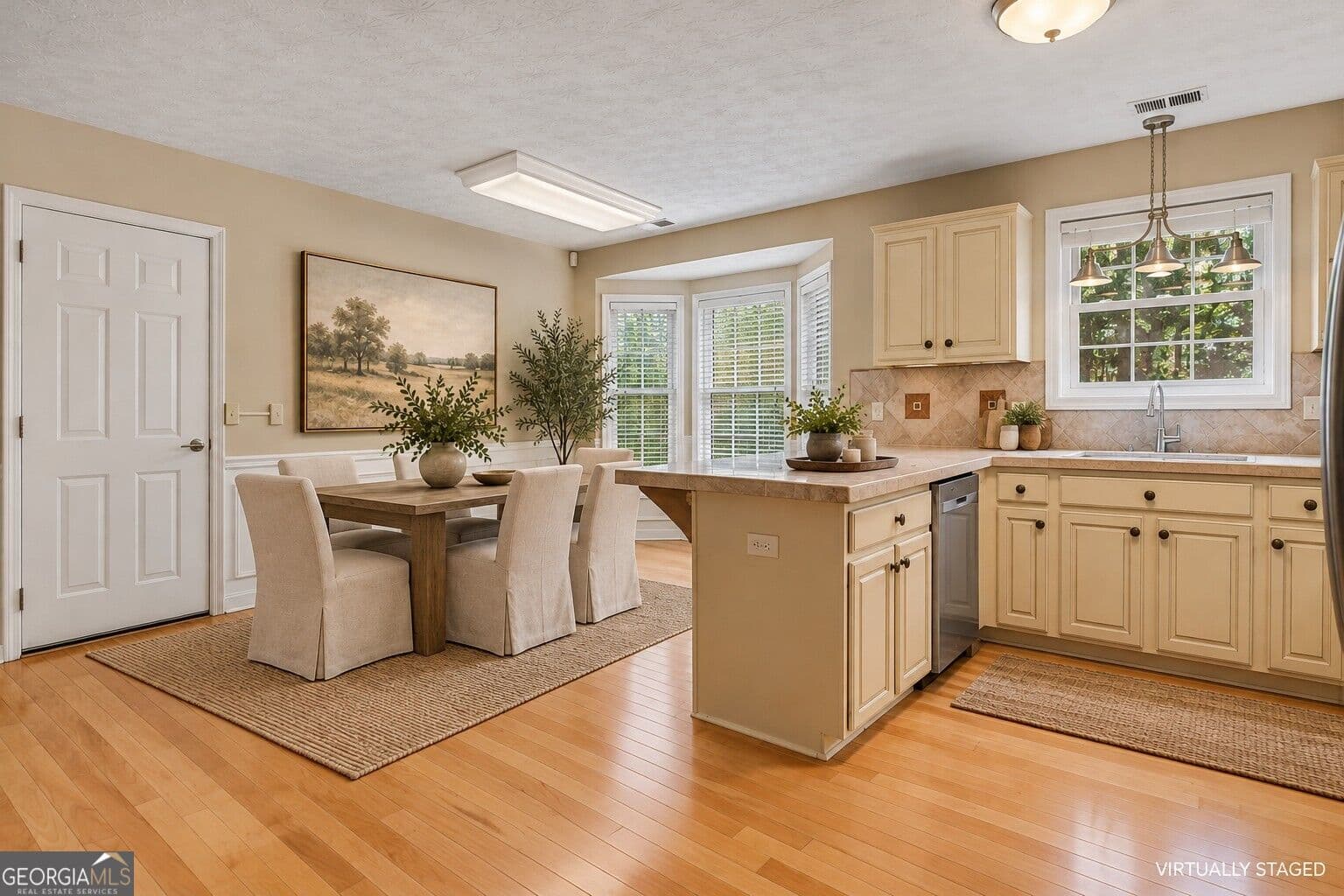 3 bedroom, 2 bathroom, 2,033 sq ft single family residence for sale at 7960 Black Horse Court, Cumming, GA 30041 — photo 6