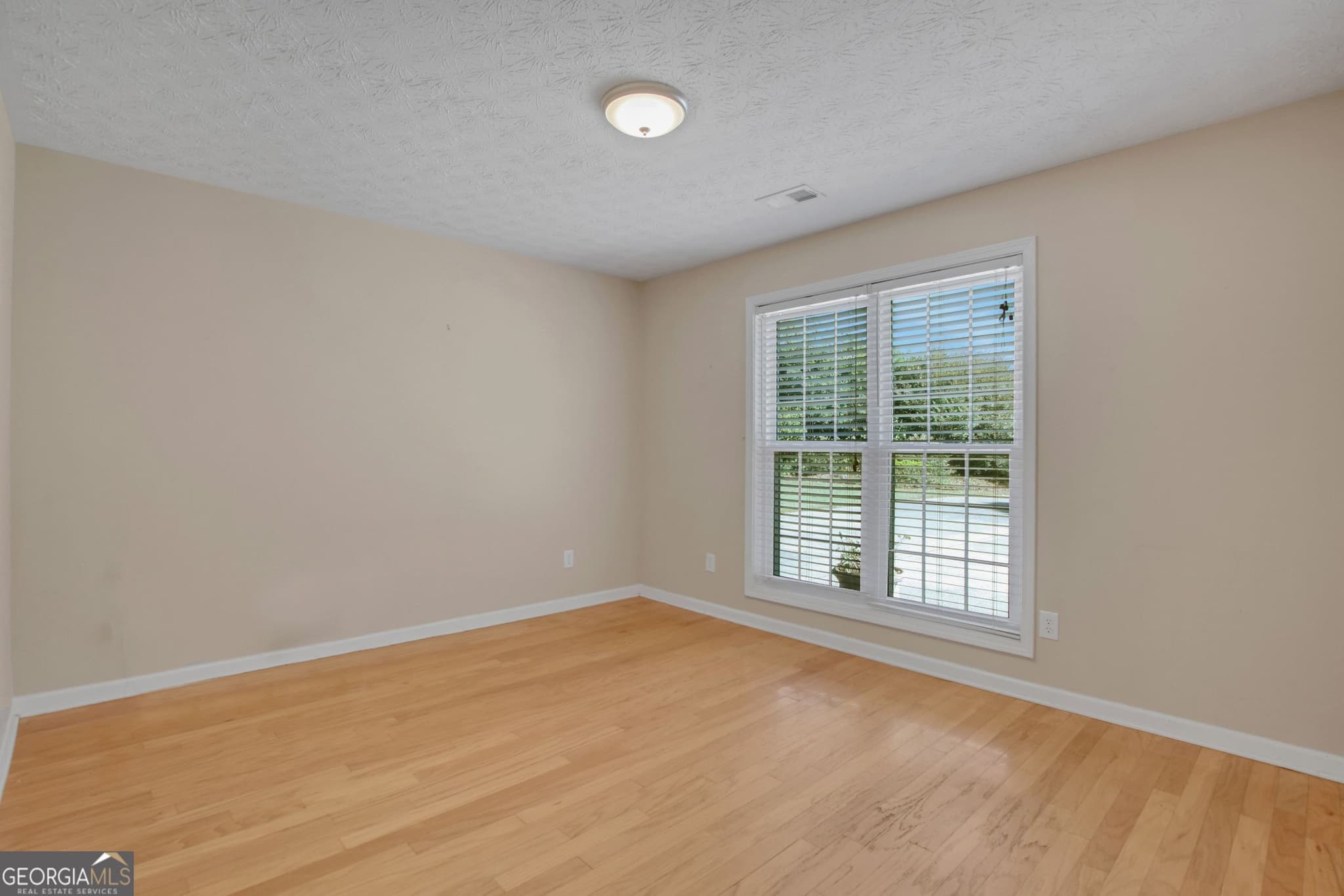 3 bedroom, 2 bathroom, 2,033 sq ft single family residence for sale at 7960 Black Horse Court, Cumming, GA 30041 — photo 9