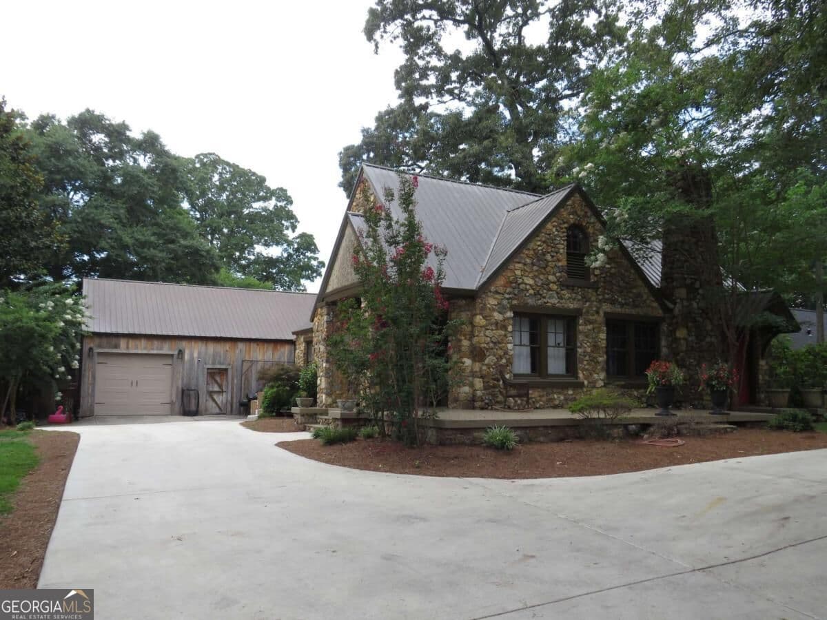 5 bedroom, 2 bathroom, 3,066 sq ft single family residence for sale at 607 N College Street, Cedartown, GA 30125 — photo 6