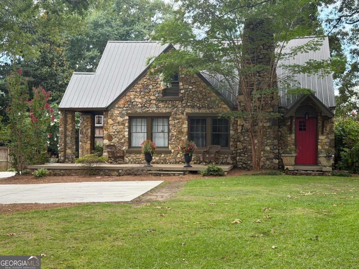 5 bedroom, 2 bathroom, 3,066 sq ft single family residence for sale at 607 N College Street, Cedartown, GA 30125 — photo 1 of 48