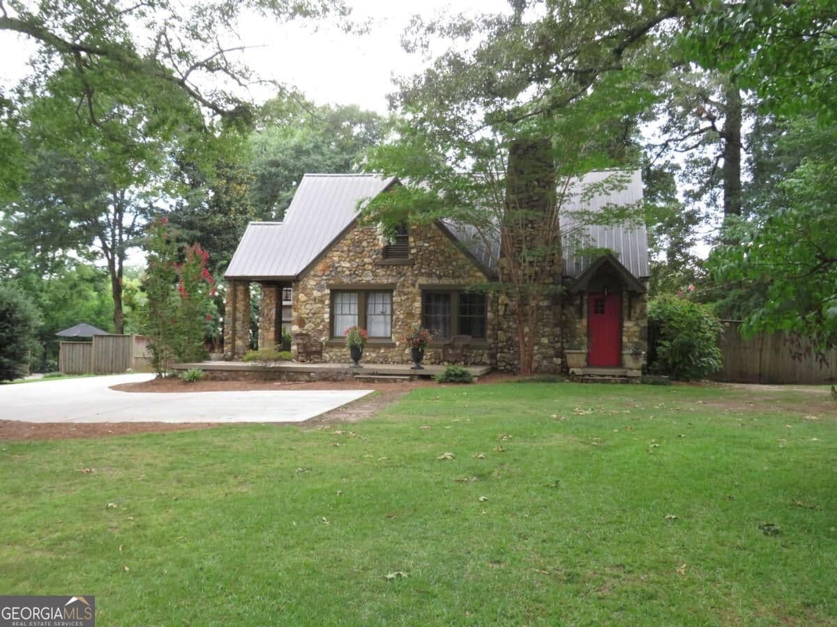 5 bedroom, 2 bathroom, 3,066 sq ft single family residence for sale at 607 N College Street, Cedartown, GA 30125 — photo 4