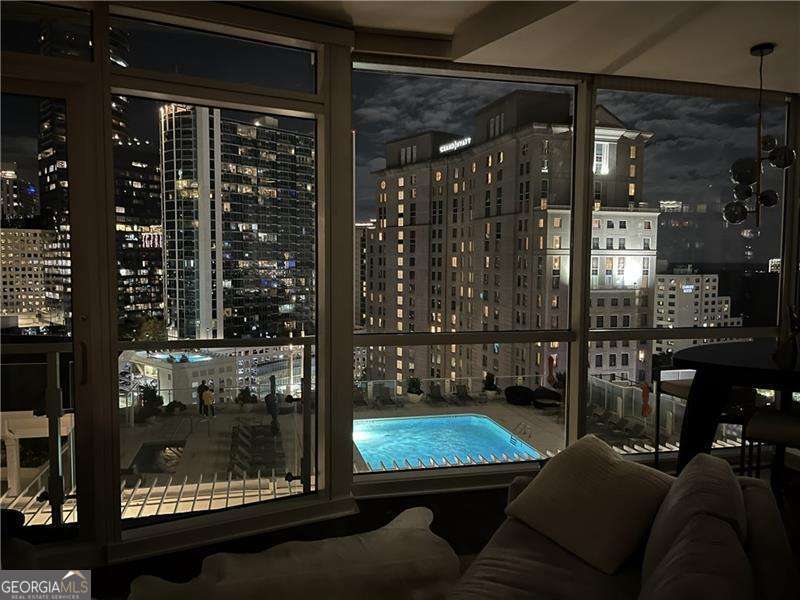 1 bedroom, 1 bathroom, 930 sq ft condominium for sale at 3325 Piedmont Road 1607, Atlanta, GA 30305 — photo 2
