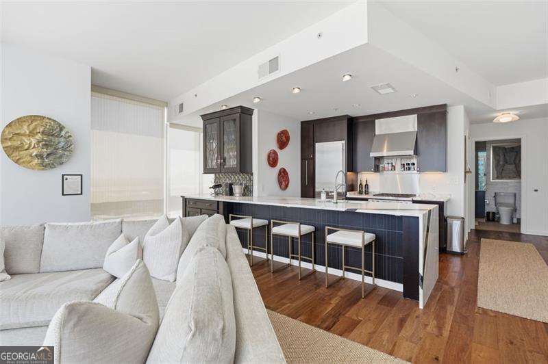 1 bedroom, 1 bathroom, 930 sq ft condominium for sale at 3325 Piedmont Road 1607, Atlanta, GA 30305 — photo 6