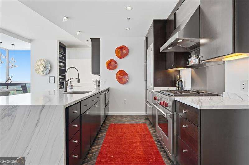 1 bedroom, 1 bathroom, 930 sq ft condominium for sale at 3325 Piedmont Road 1607, Atlanta, GA 30305 — photo 7