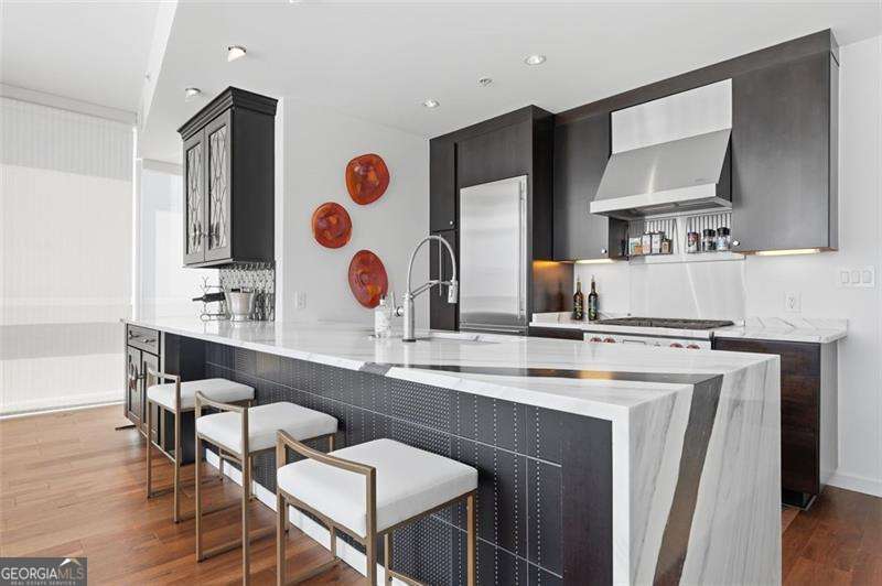 1 bedroom, 1 bathroom, 930 sq ft condominium for sale at 3325 Piedmont Road 1607, Atlanta, GA 30305 — photo 4