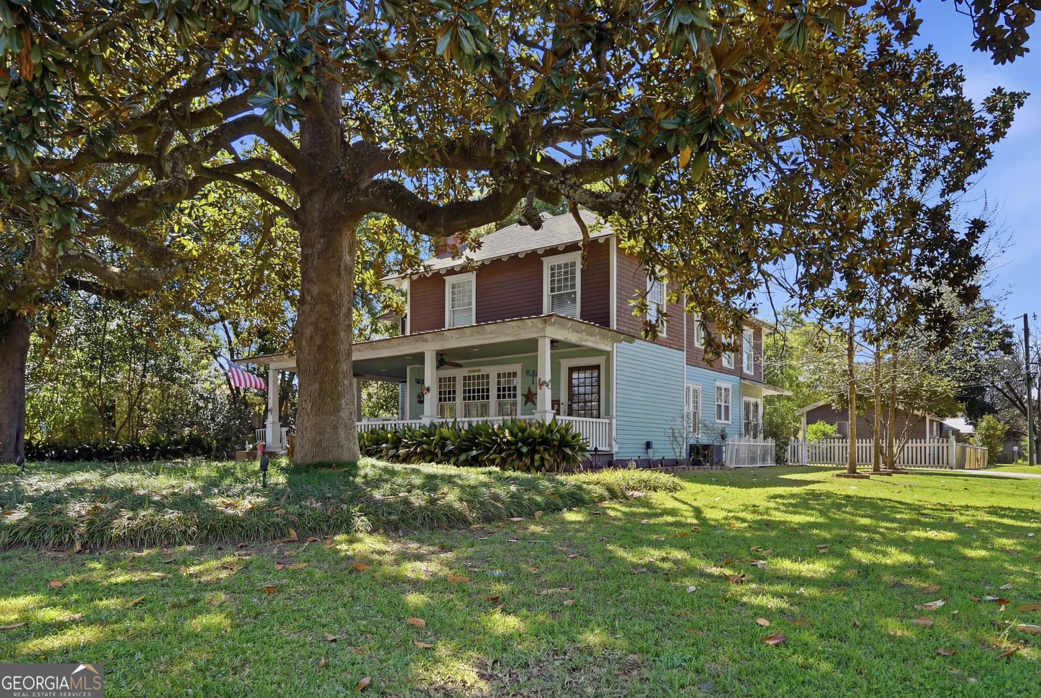 3 bedroom, 2.5 bathroom, 2,492 sq ft single family residence for sale at 816 W Central Avenue, Fitzgerald, GA 31750 — photo 5
