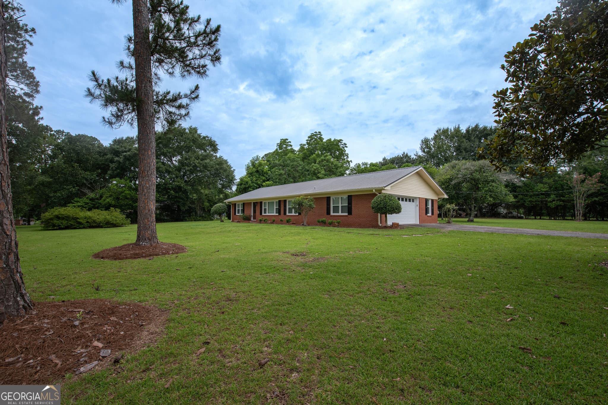 3 bedroom, 2 bathroom, 1,869 sq ft single family residence for sale at 281 Peggy Drive, Fort Valley, GA 31030 — photo 6