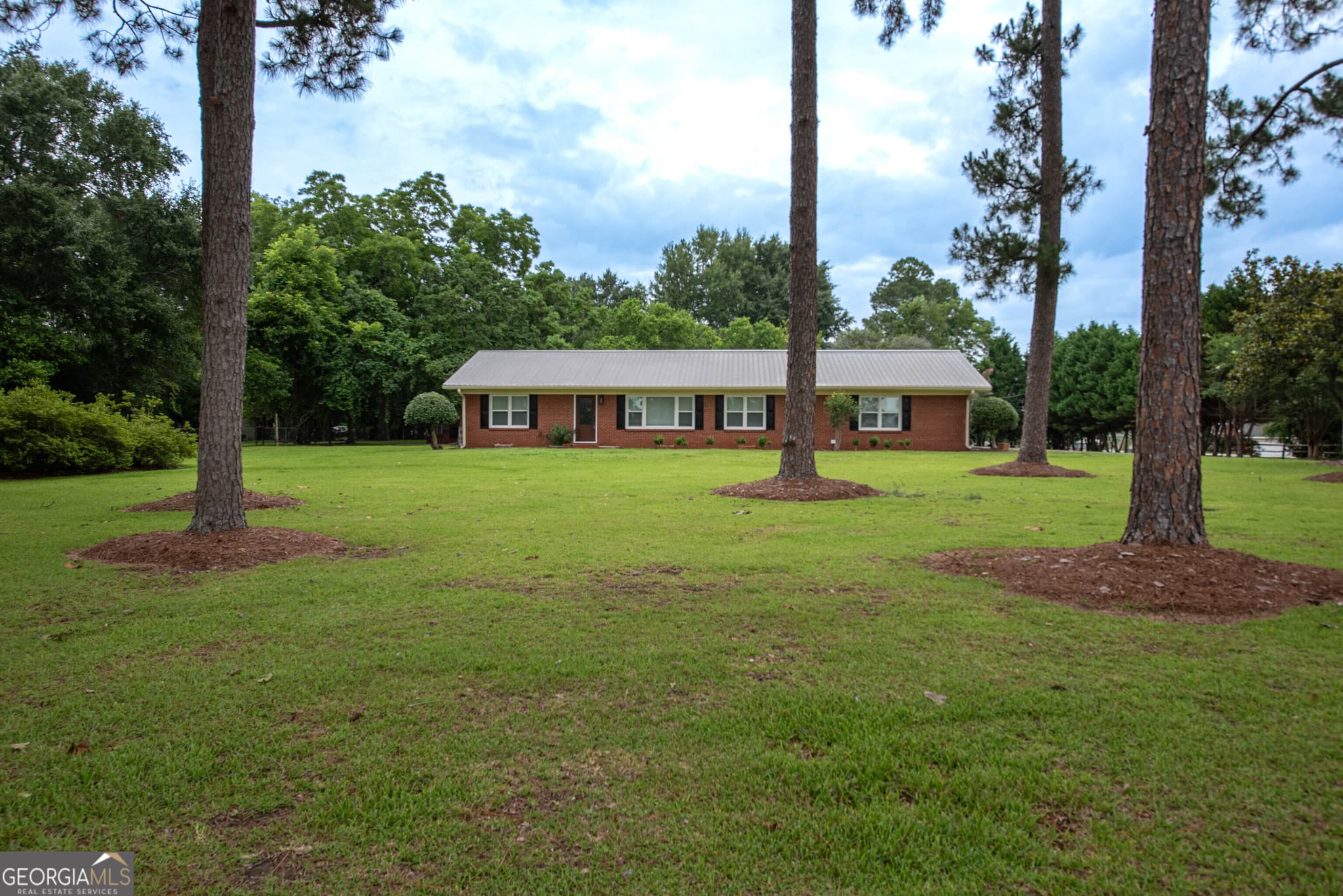 3 bedroom, 2 bathroom, 1,869 sq ft single family residence for sale at 281 Peggy Drive, Fort Valley, GA 31030 — photo 3