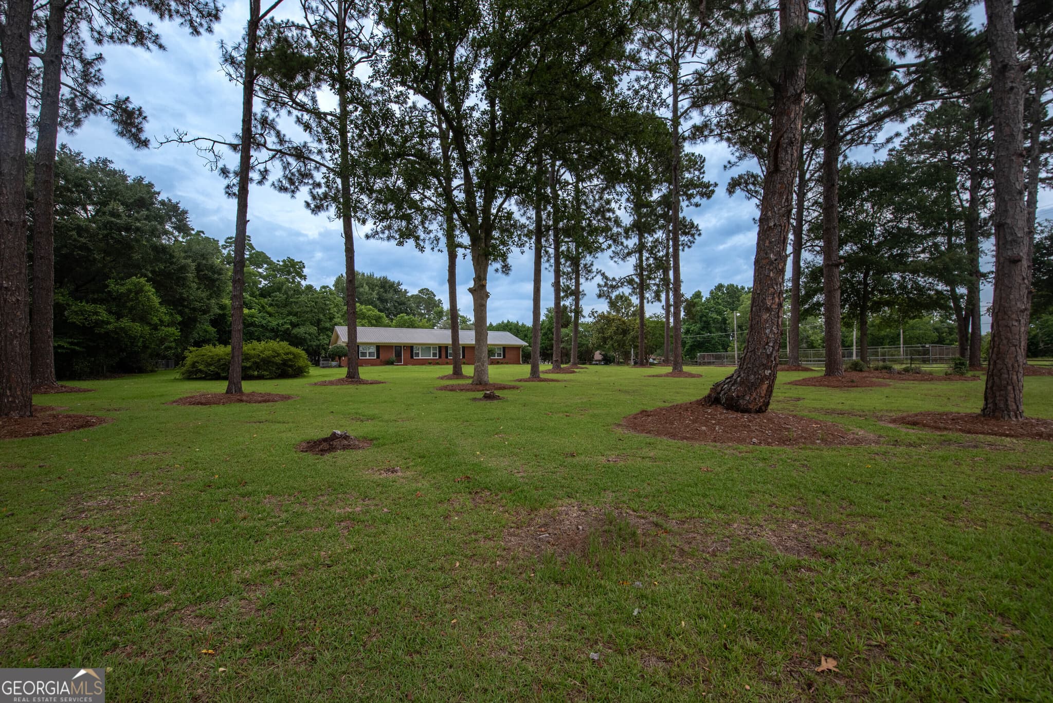 3 bedroom, 2 bathroom, 1,869 sq ft single family residence for sale at 281 Peggy Drive, Fort Valley, GA 31030 — photo 4
