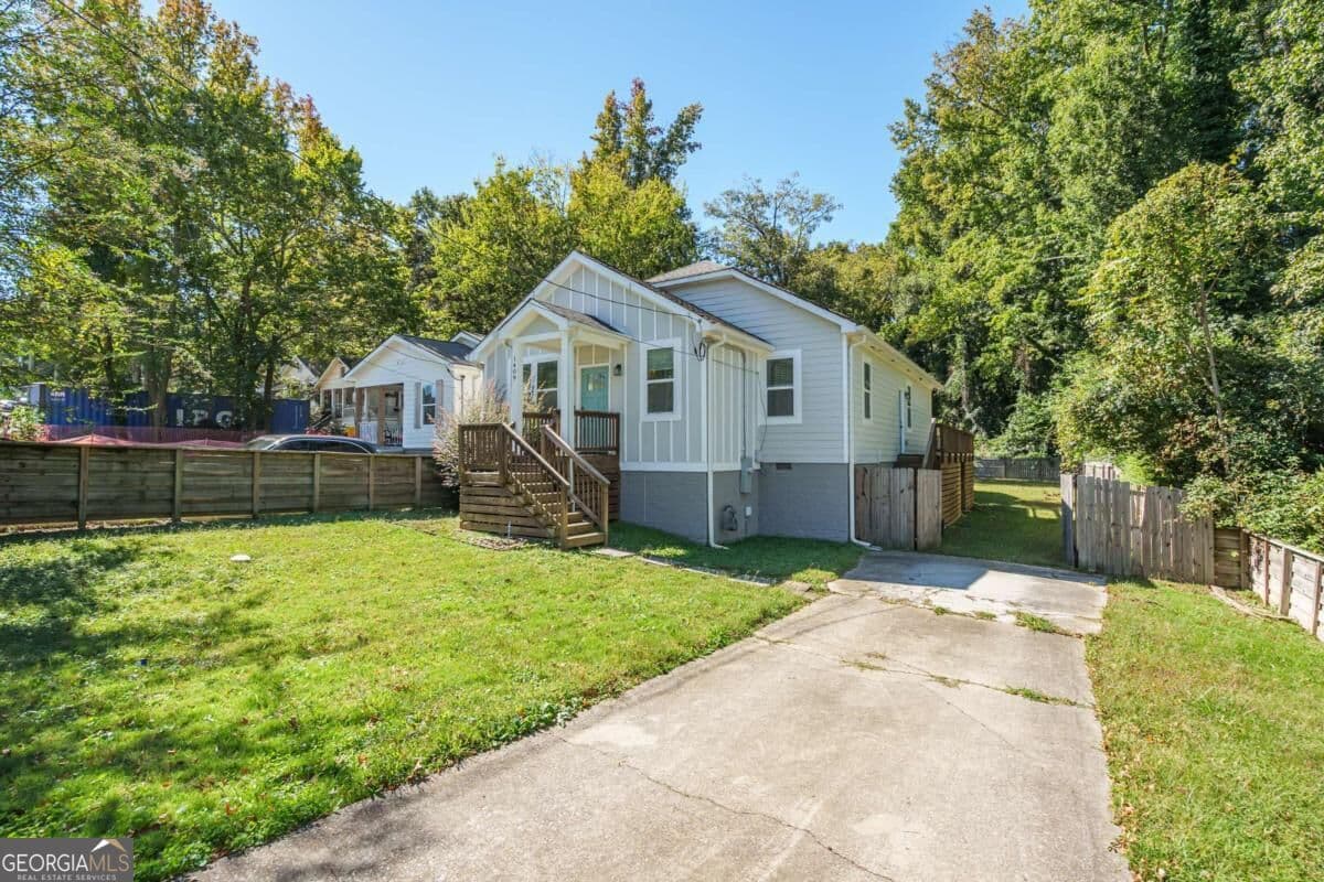 3 bedroom, 2 bathroom, 1,176 sq ft single family residence for rent at 1409 Oakland Drive, Atlanta, GA 30310 for $2,200 a month — photo 2