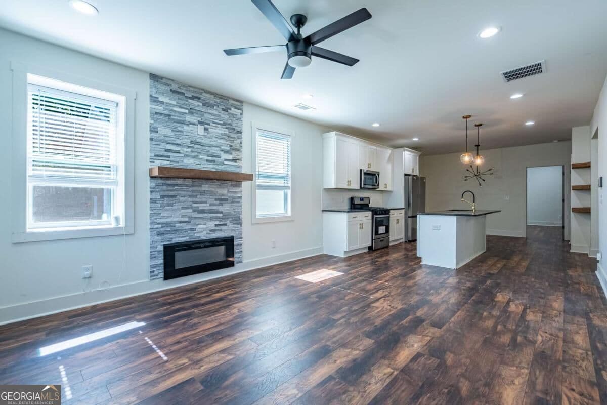 3 bedroom, 2 bathroom, 1,176 sq ft single family residence for rent at 1409 Oakland Drive, Atlanta, GA 30310 for $2,200 a month — photo 3