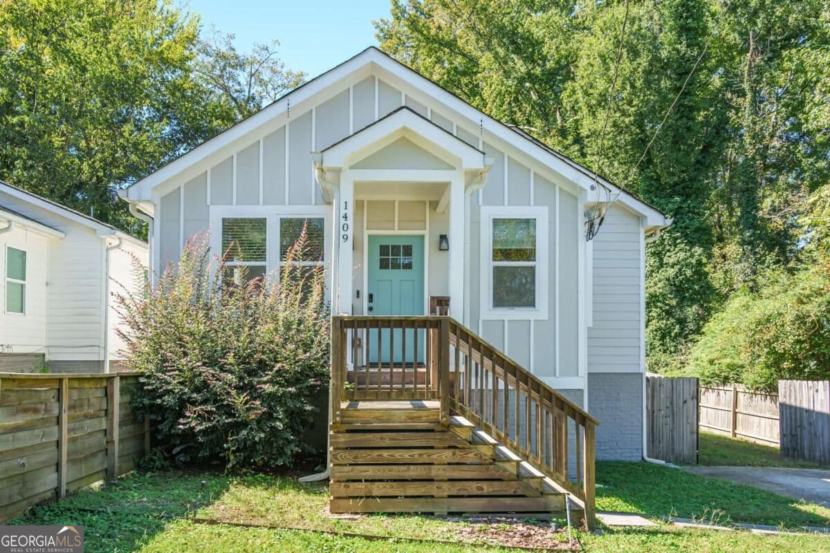 3 bedroom, 2 bathroom, 1,176 sq ft single family residence for rent at 1409 Oakland Drive, Atlanta, GA 30310 for $2,200 a month — photo 1 of 26