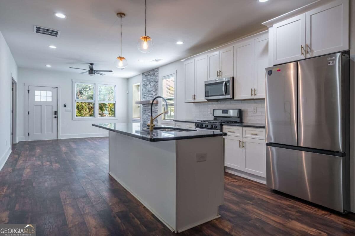 3 bedroom, 2 bathroom, 1,176 sq ft single family residence for rent at 1409 Oakland Drive, Atlanta, GA 30310 for $2,200 a month — photo 5