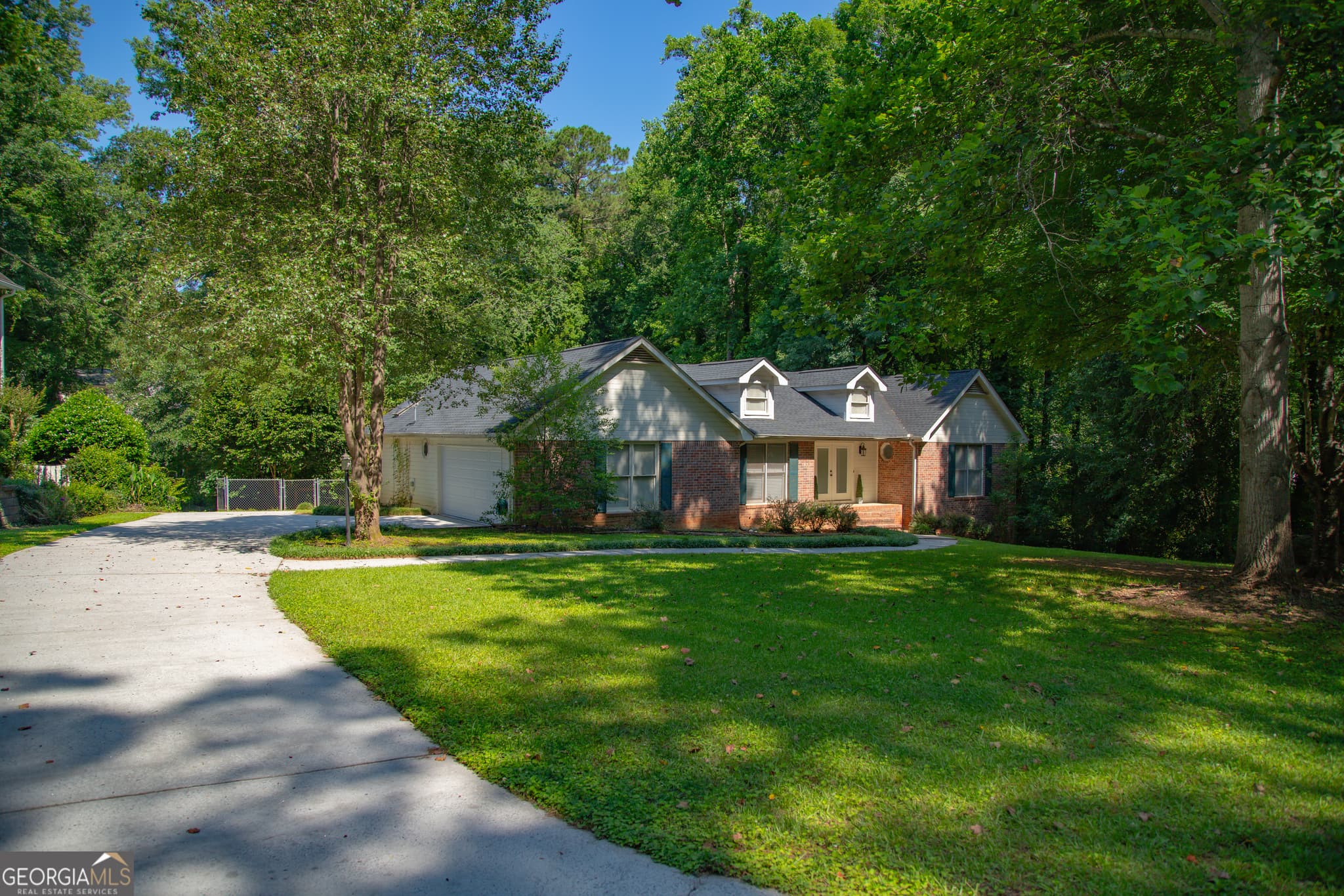 3 bedroom, 2 bathroom, 2,694 sq ft single family residence for sale at 30 Laurelwood Circle, Griffin, GA 30224 — photo 3