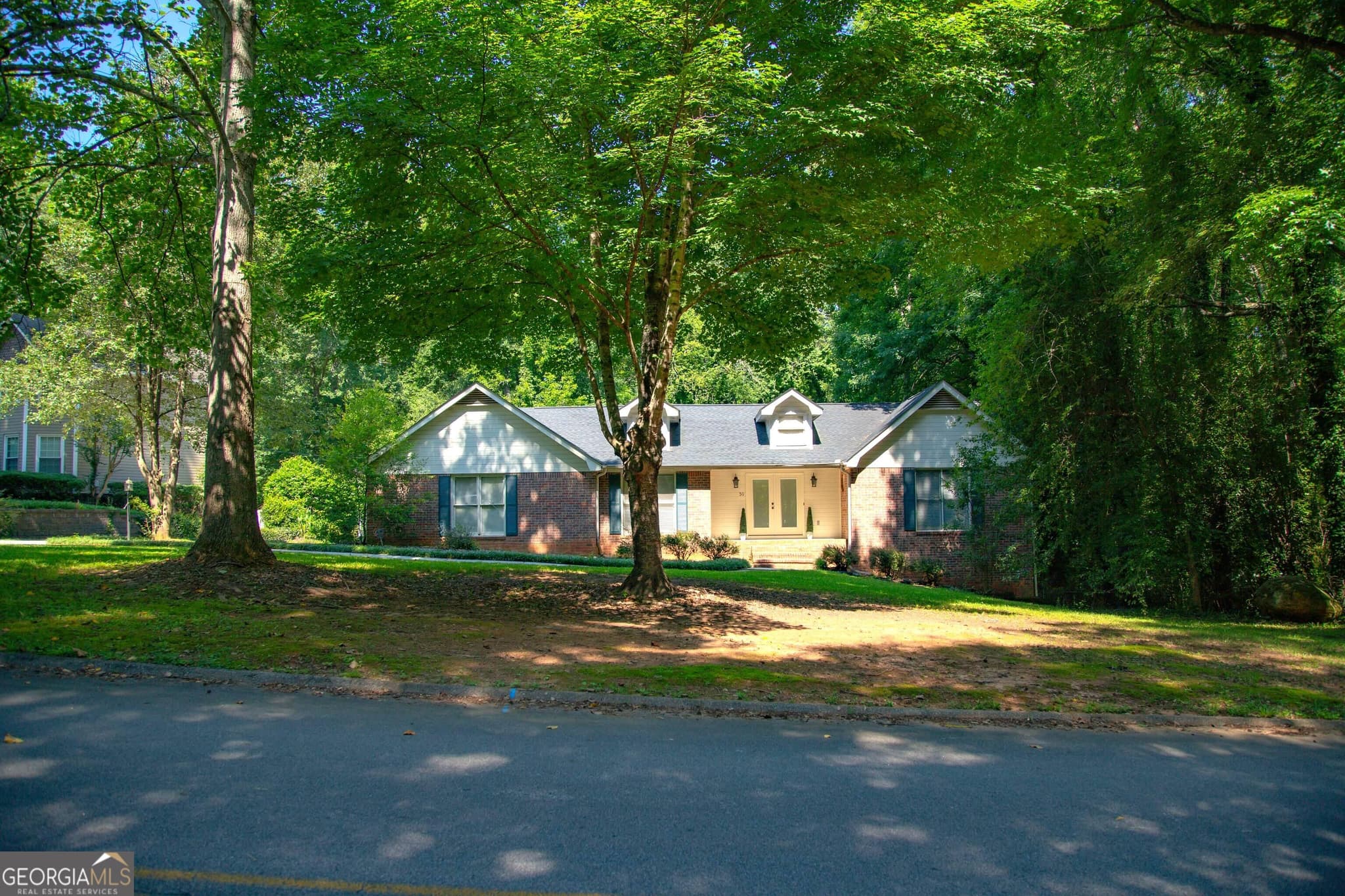 3 bedroom, 2 bathroom, 2,694 sq ft single family residence for sale at 30 Laurelwood Circle, Griffin, GA 30224 — photo 4