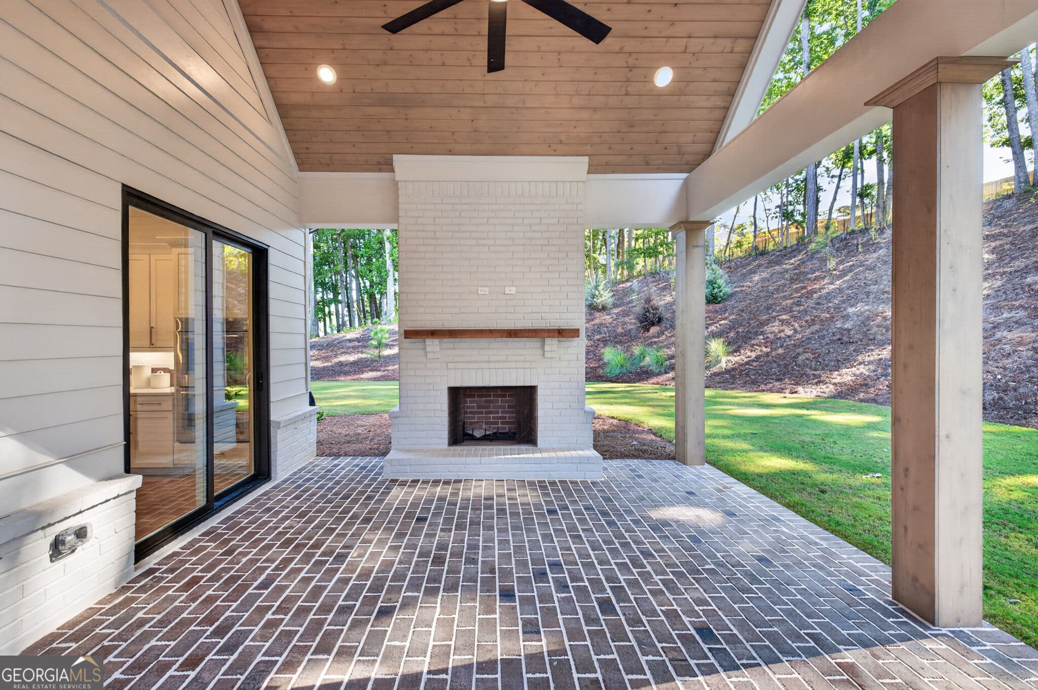 4 bedroom, 3.5 bathroom, 3,514 sq ft single family residence for sale at 4420 K D Kruzel Drive, Cumming, GA 30041 — photo 4