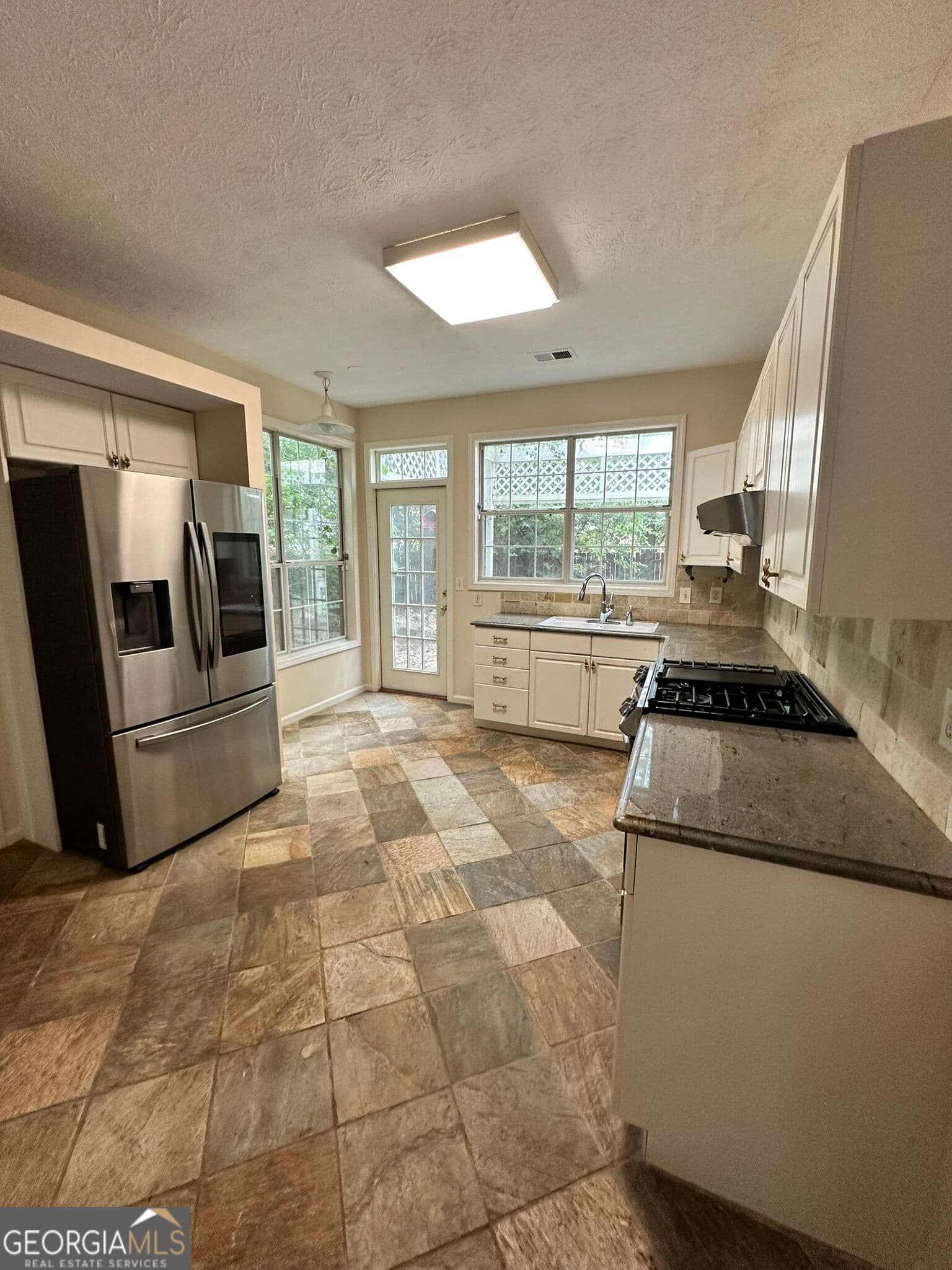 3 bedroom, 2.5 bathroom, 1,773 sq ft single family residence for rent at 2340 Bretdale Road, Duluth, GA 30096 for $2,395 a month — photo 3