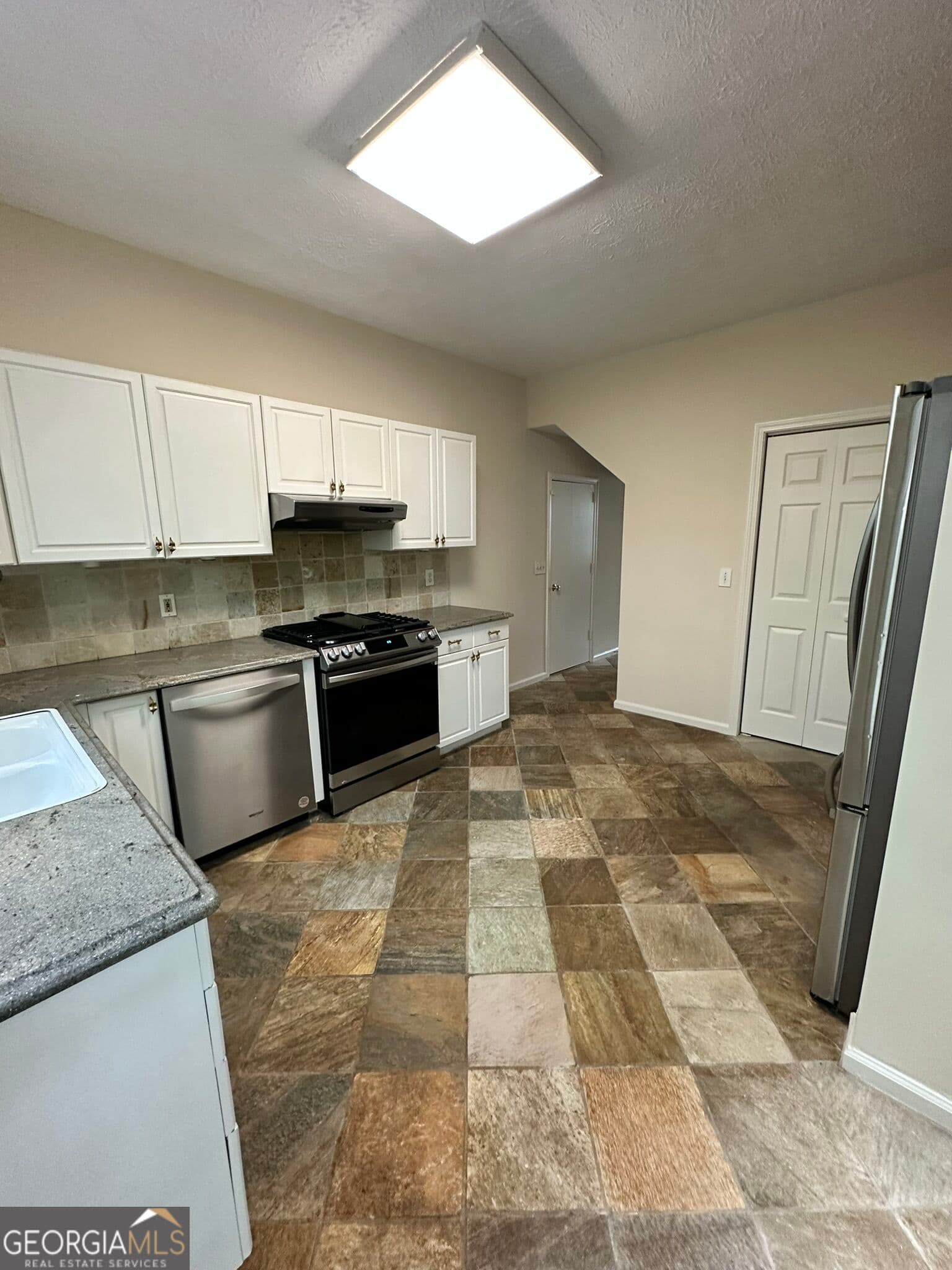 3 bedroom, 2.5 bathroom, 1,773 sq ft single family residence for rent at 2340 Bretdale Road, Duluth, GA 30096 for $2,395 a month — photo 4