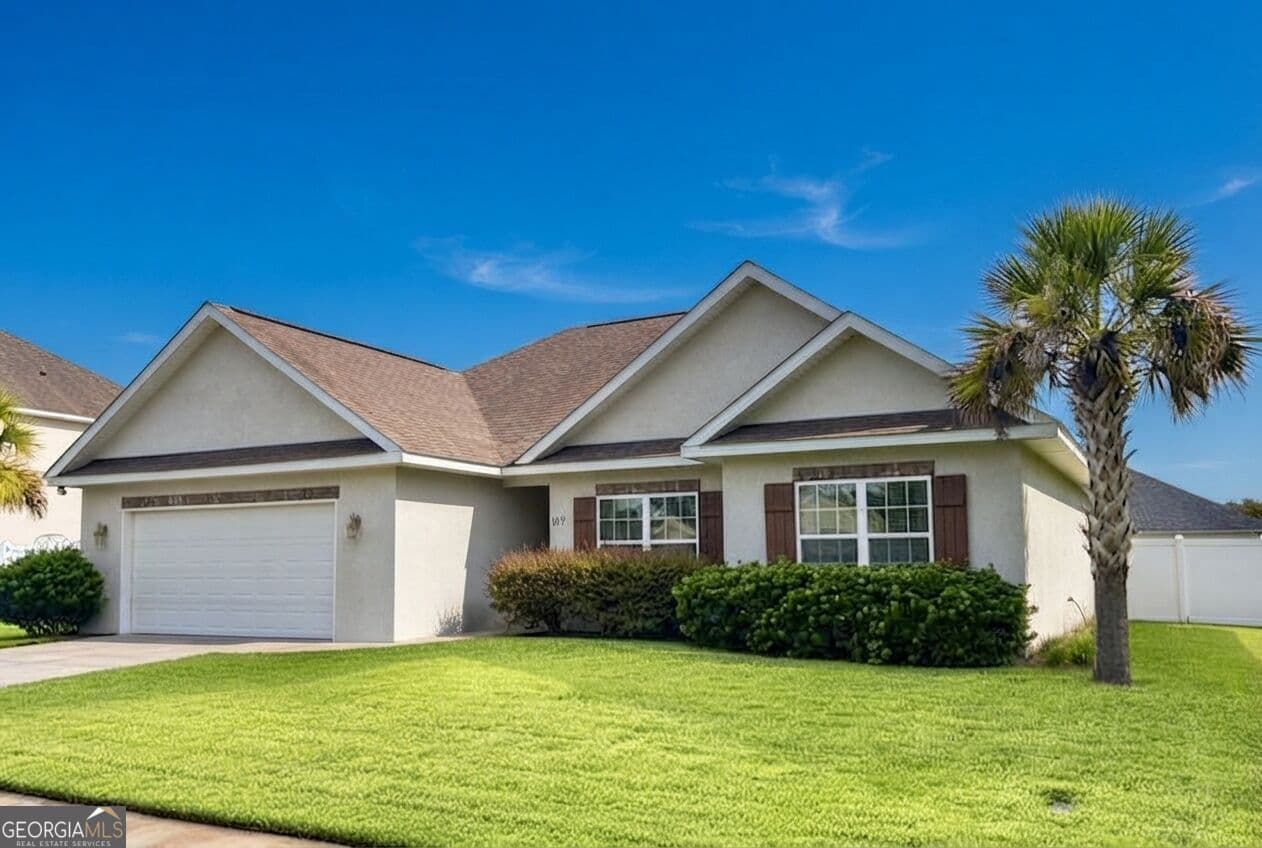 3 bedroom, 2 bathroom, 1,611 sq ft single family residence for sale at 127 Hadleigh Bluff, Brunswick, GA 31523 — photo 1 of 24