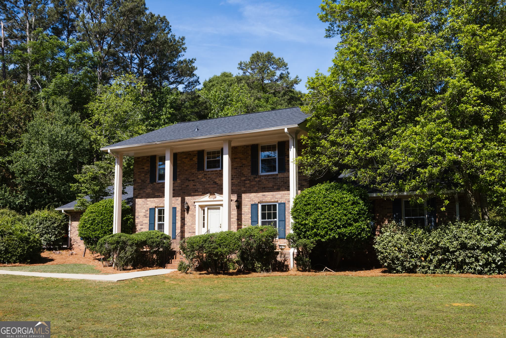 5 bedroom, 3 bathroom, 2,698 sq ft single family residence for sale at 100 Robin Road, Athens, GA 30605 — photo 2
