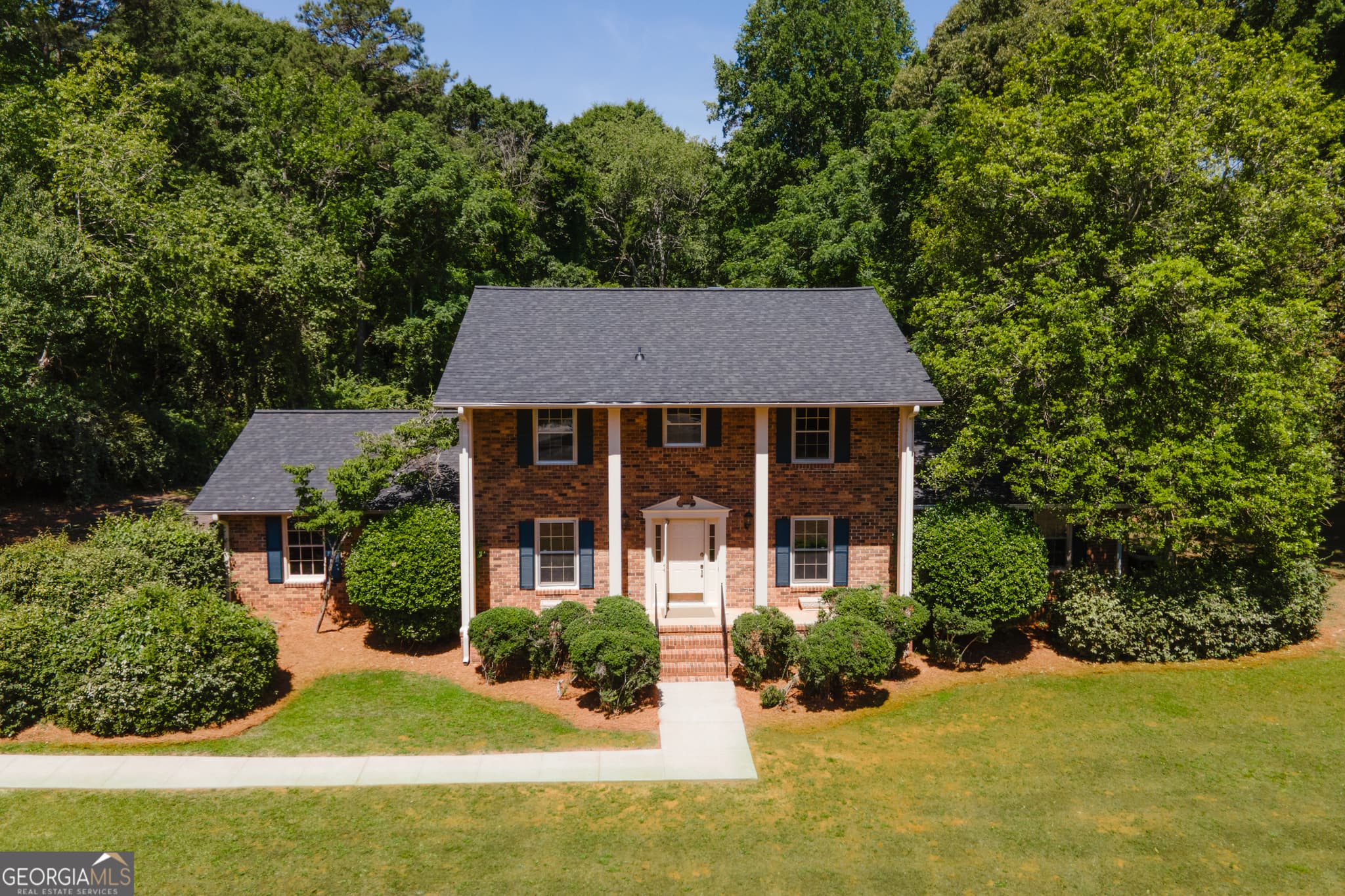 5 bedroom, 3 bathroom, 2,698 sq ft single family residence for sale at 100 Robin Road, Athens, GA 30605 — photo 1 of 43