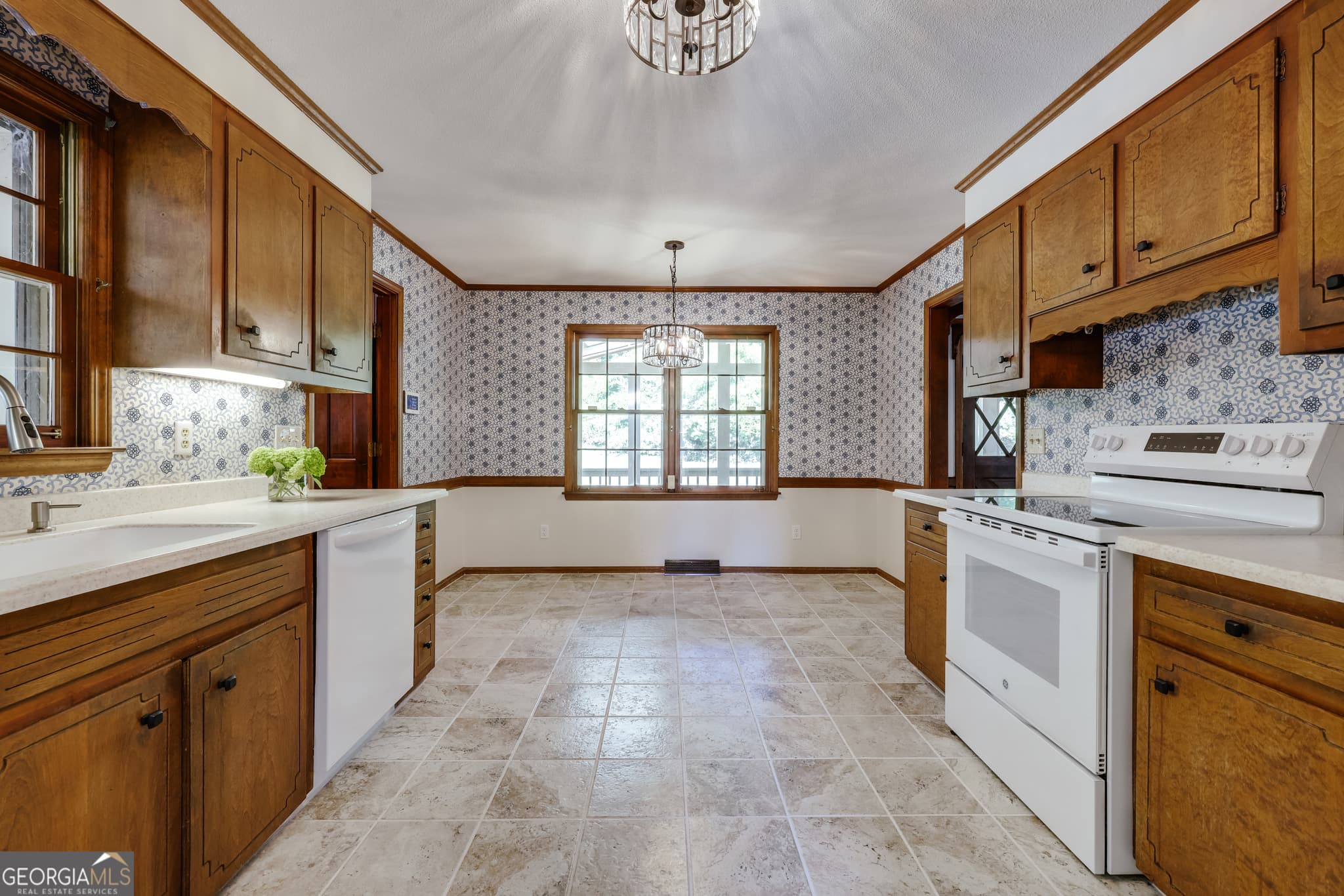 5 bedroom, 3 bathroom, 2,698 sq ft single family residence for sale at 100 Robin Road, Athens, GA 30605 — photo 10
