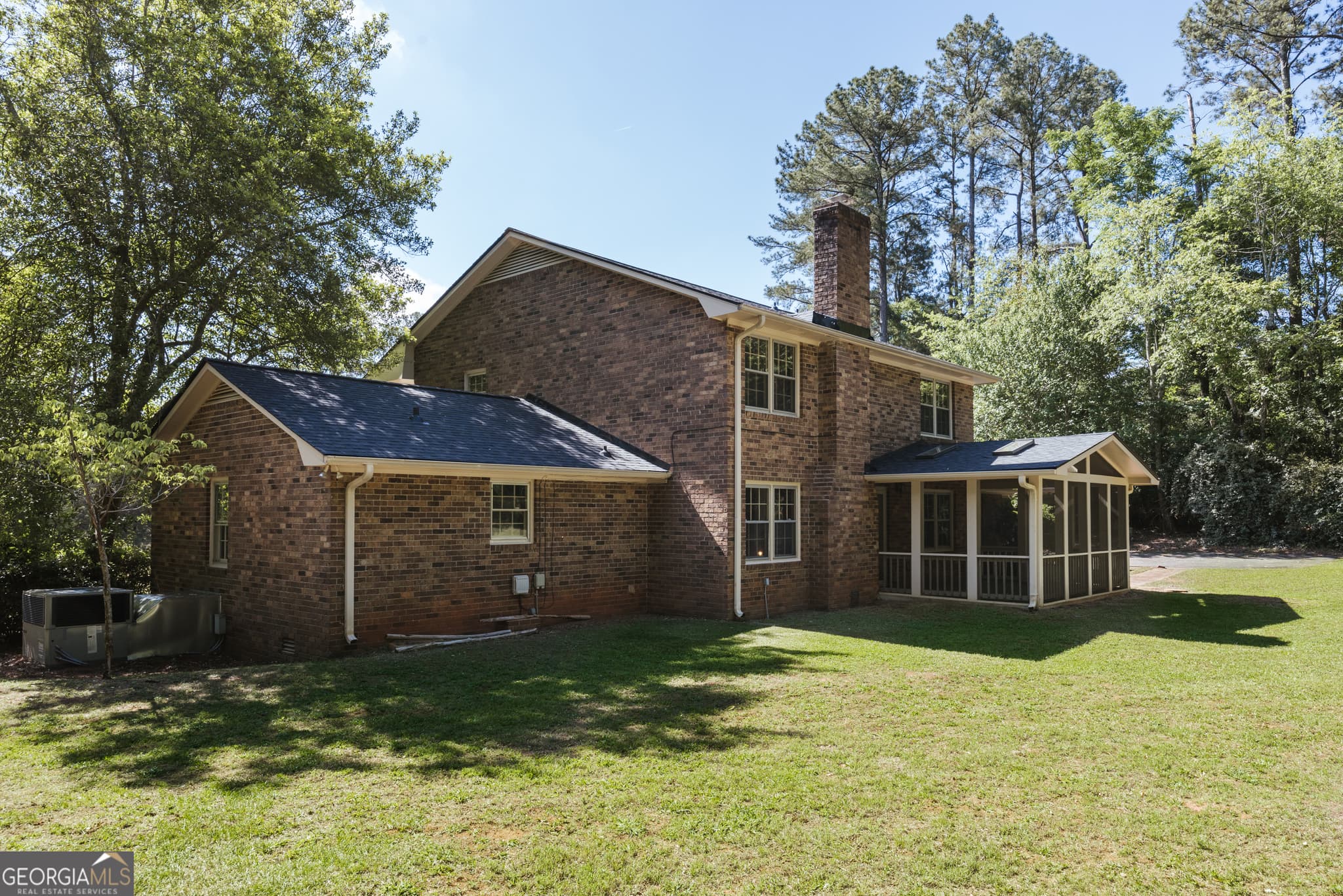 5 bedroom, 3 bathroom, 2,698 sq ft single family residence for sale at 100 Robin Road, Athens, GA 30605 — photo 4