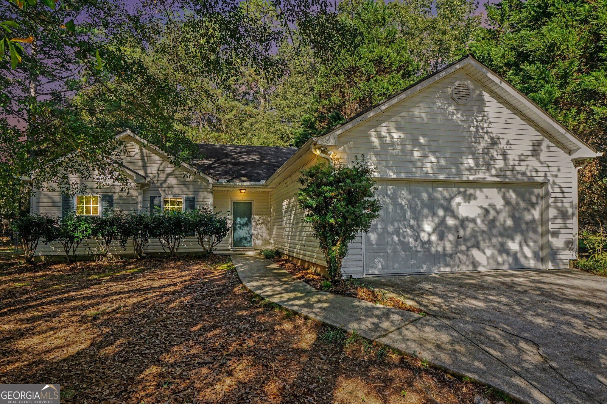 3 bedroom, 2 bathroom, 1,172 sq ft single family residence for sale at 882 Whispering Way, Winder, GA 30680 — photo 2