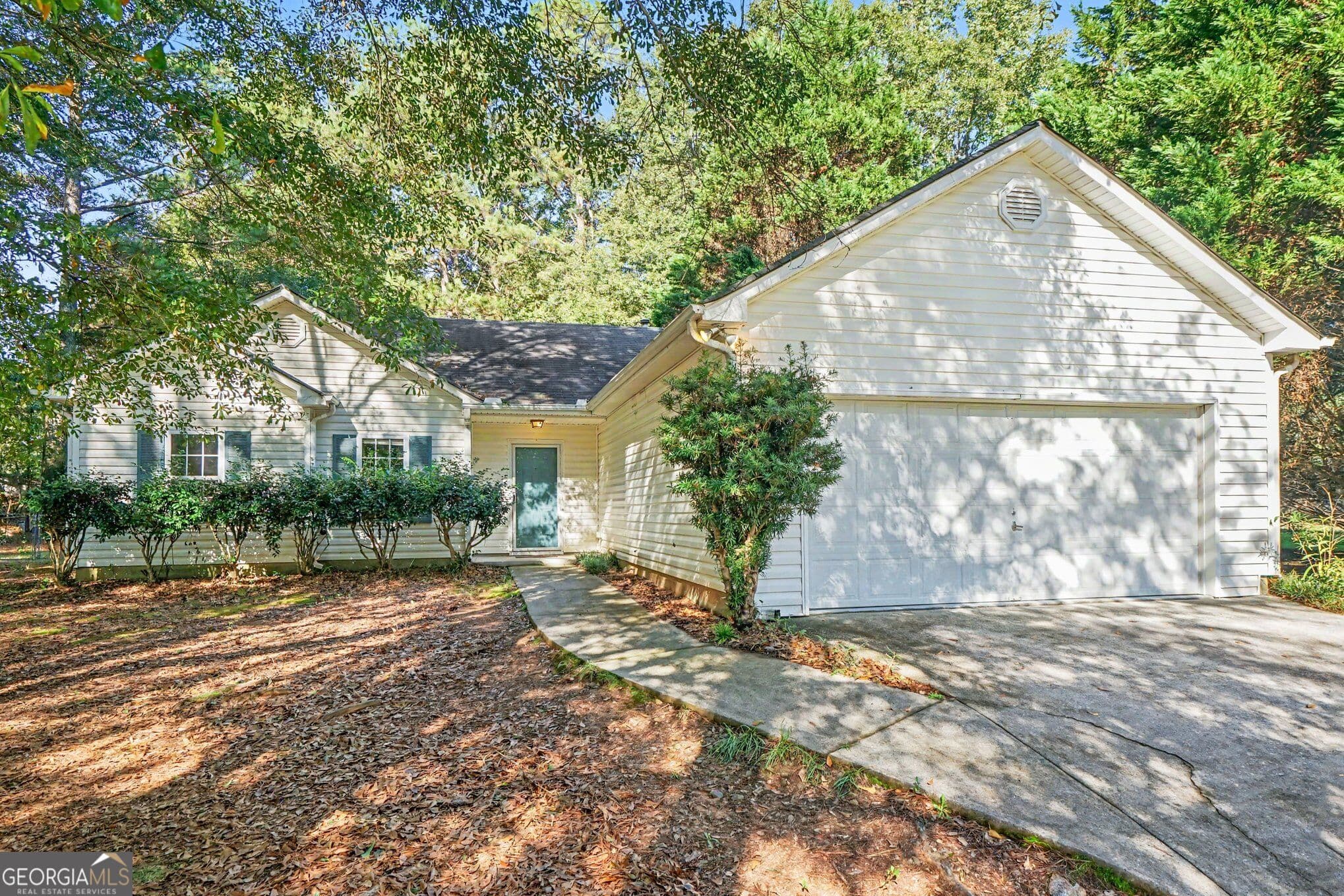 3 bedroom, 2 bathroom, 1,172 sq ft single family residence for sale at 882 Whispering Way, Winder, GA 30680 — photo 1 of 27
