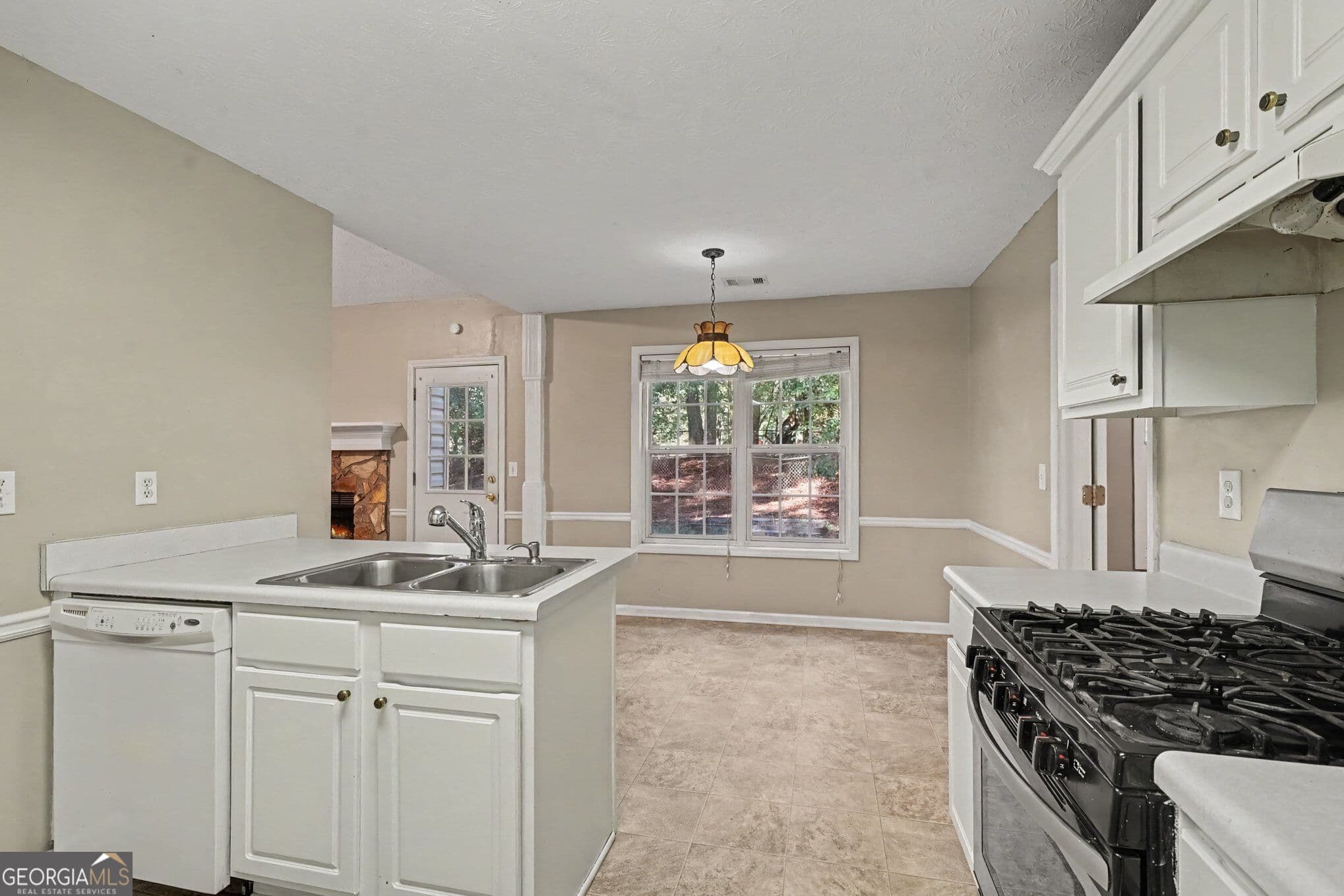 3 bedroom, 2 bathroom, 1,172 sq ft single family residence for sale at 882 Whispering Way, Winder, GA 30680 — photo 5