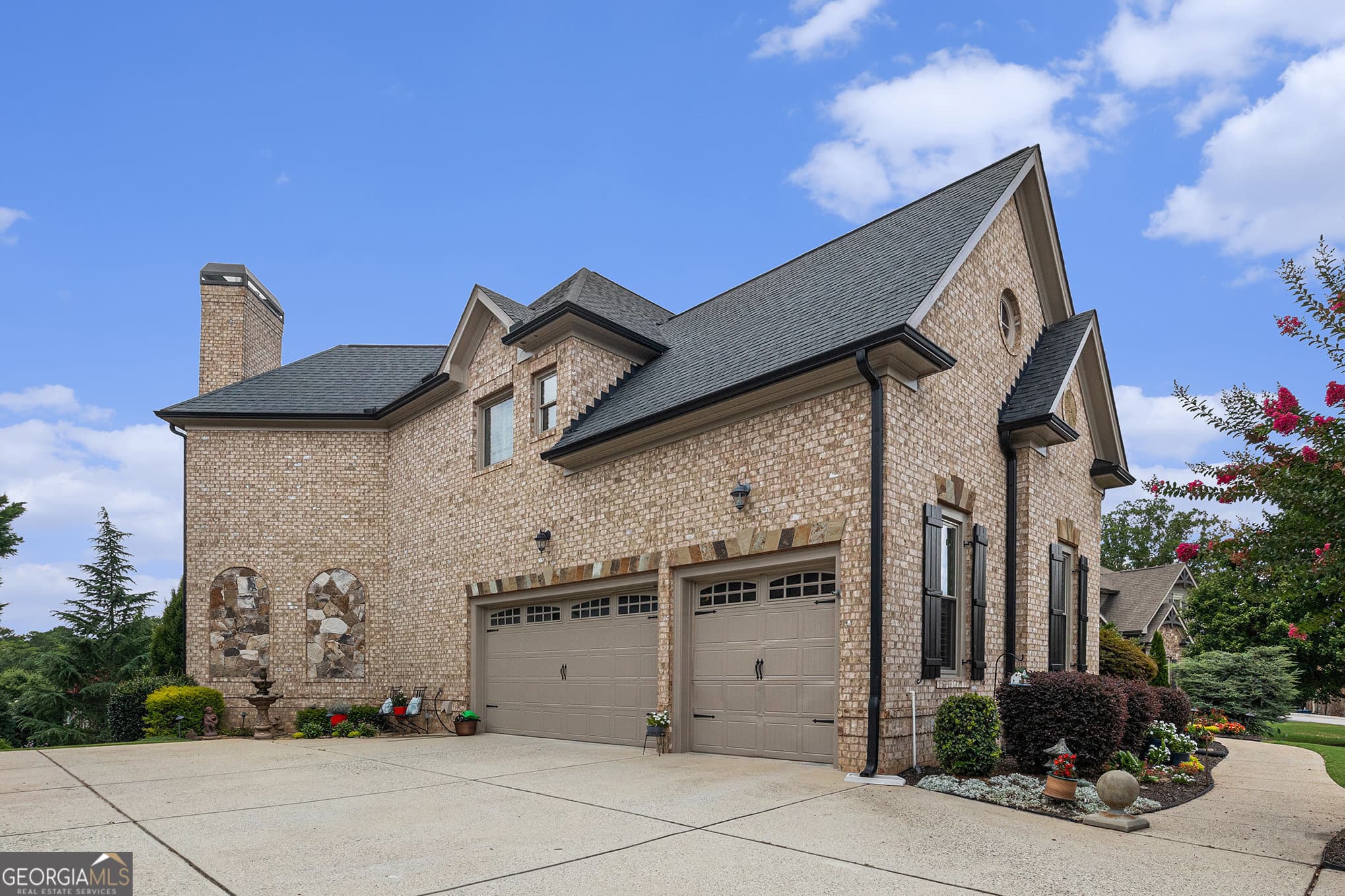 6 bedroom, 6 bathroom, 6,598 sq ft single family residence for sale at 2088 Skybrooke Court, Hoschton, GA 30548 — photo 4